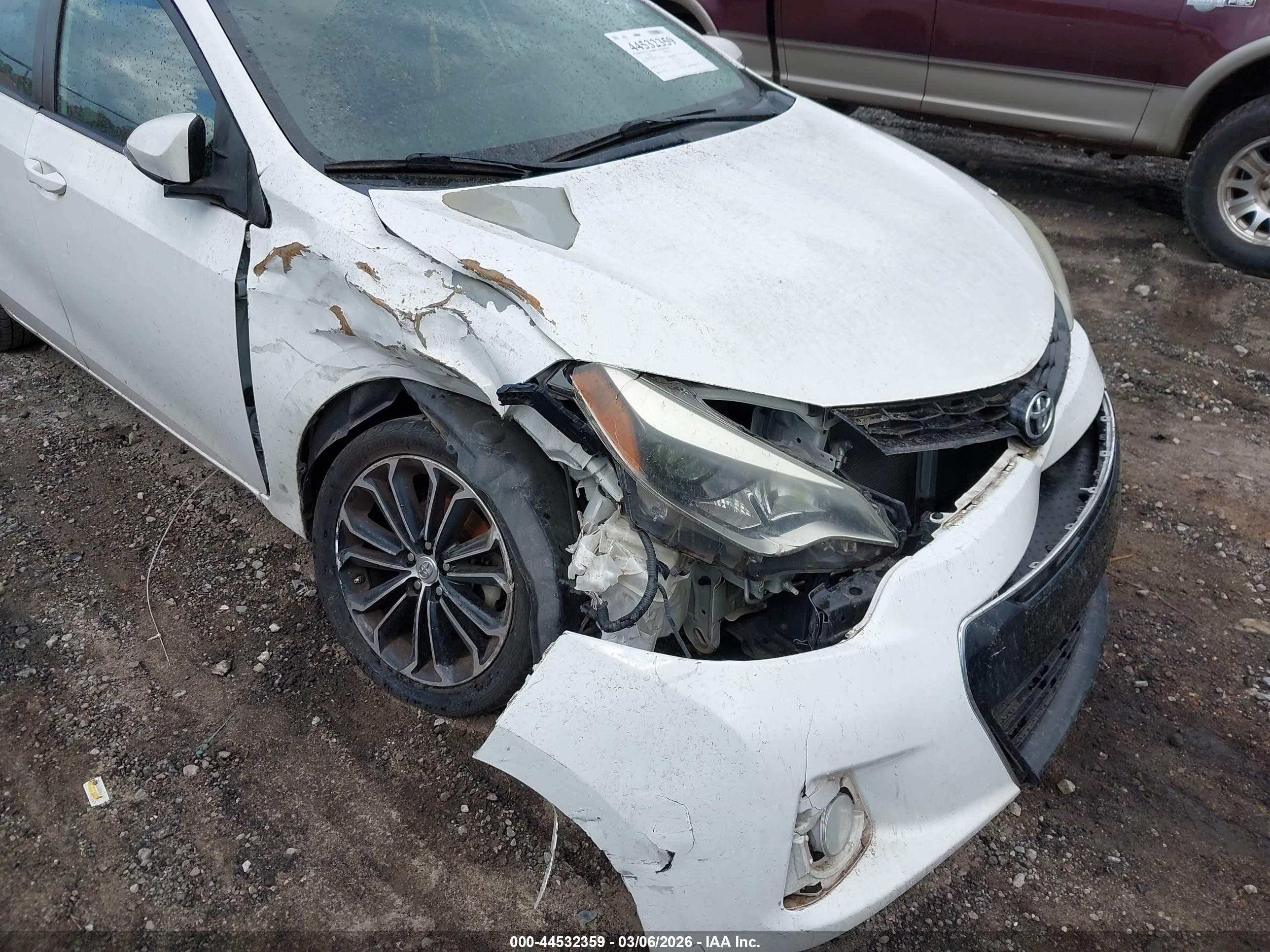 2015 Toyota Corolla S Plus Белый vin: 5YFBURHE6FP269717