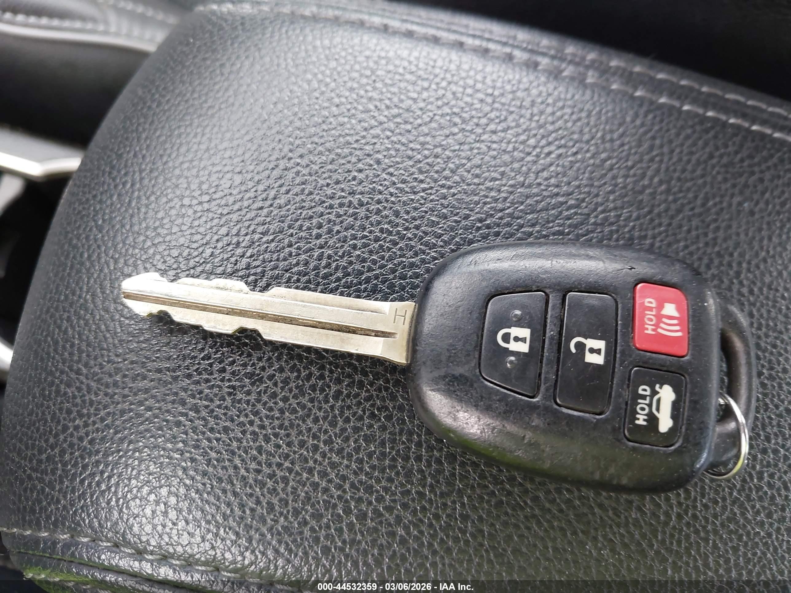 2015 Toyota Corolla S Plus Белый vin: 5YFBURHE6FP269717