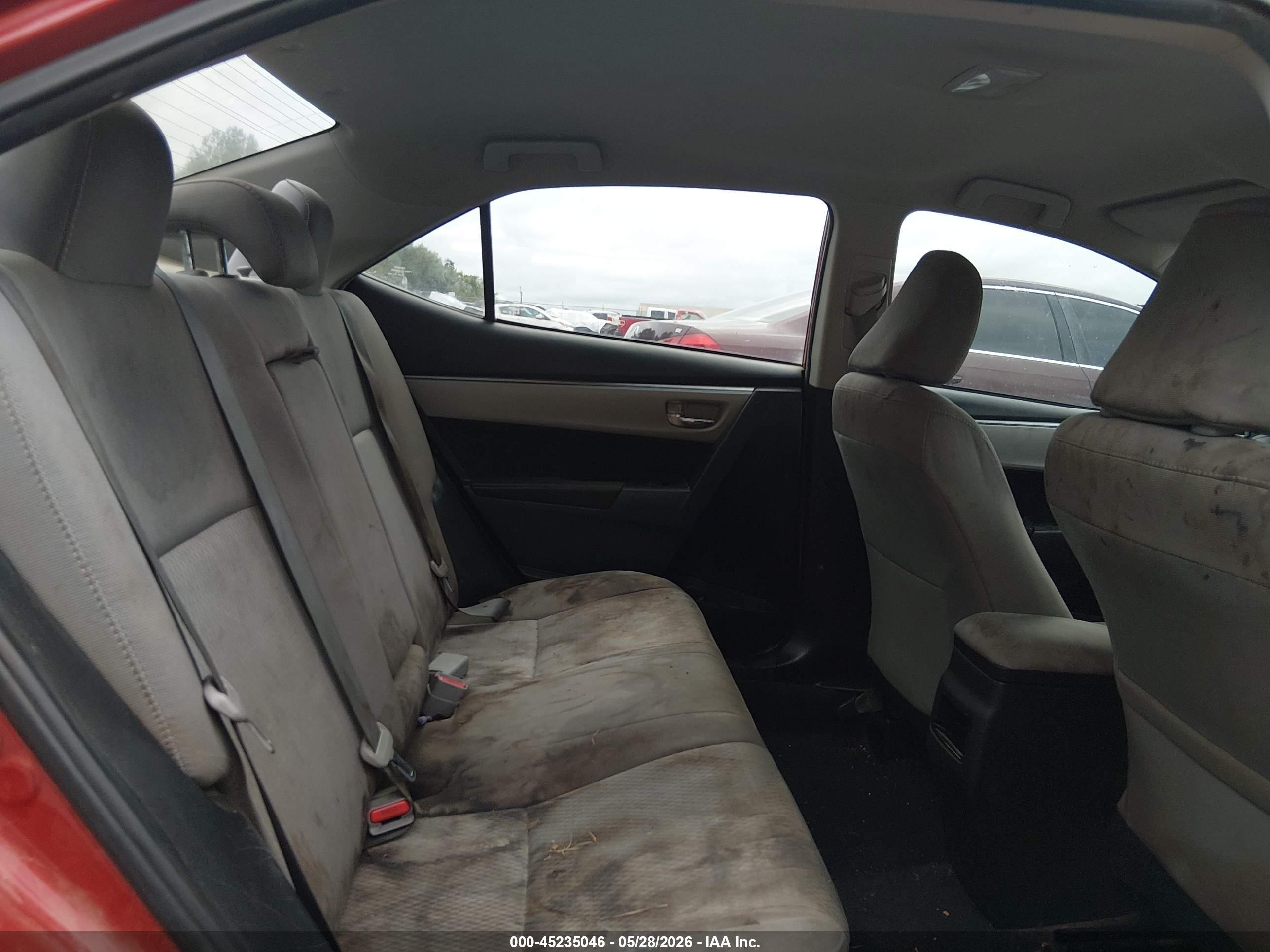 2015 Toyota Corolla Le Plus Red vin: 5YFBURHE6FP279499