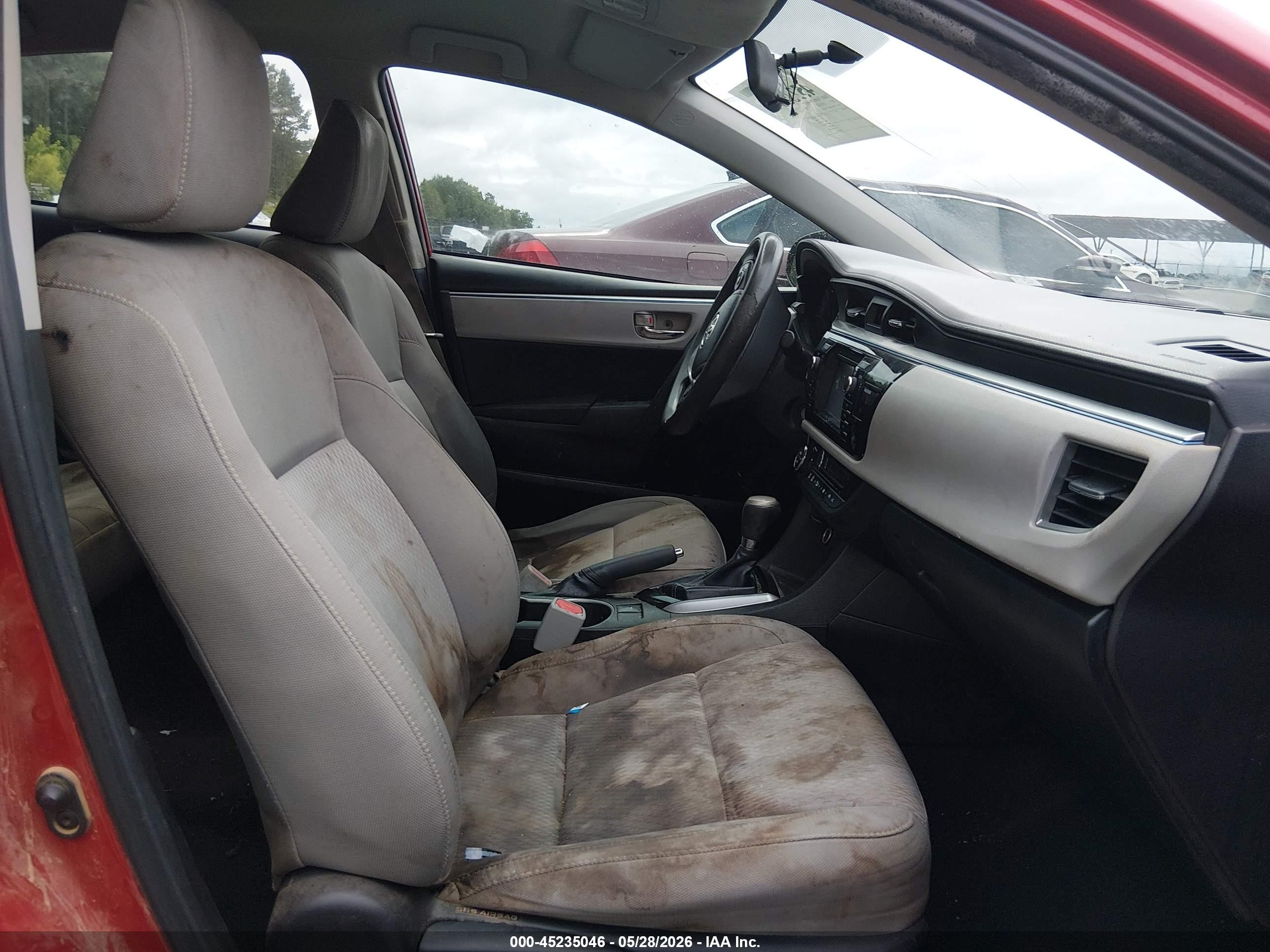 2015 Toyota Corolla Le Plus Red vin: 5YFBURHE6FP279499