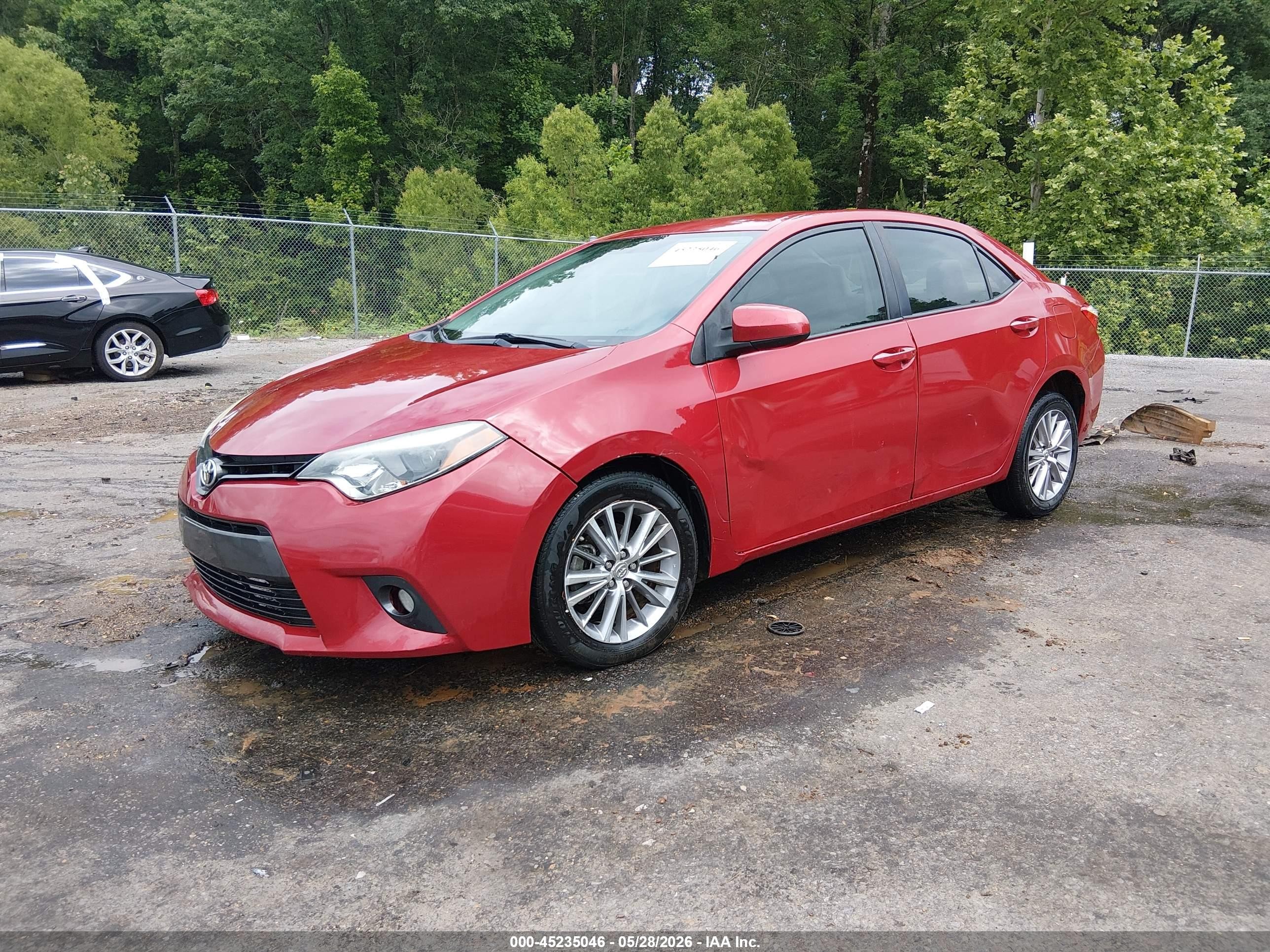 2015 Toyota Corolla Le Plus Red vin: 5YFBURHE6FP279499
