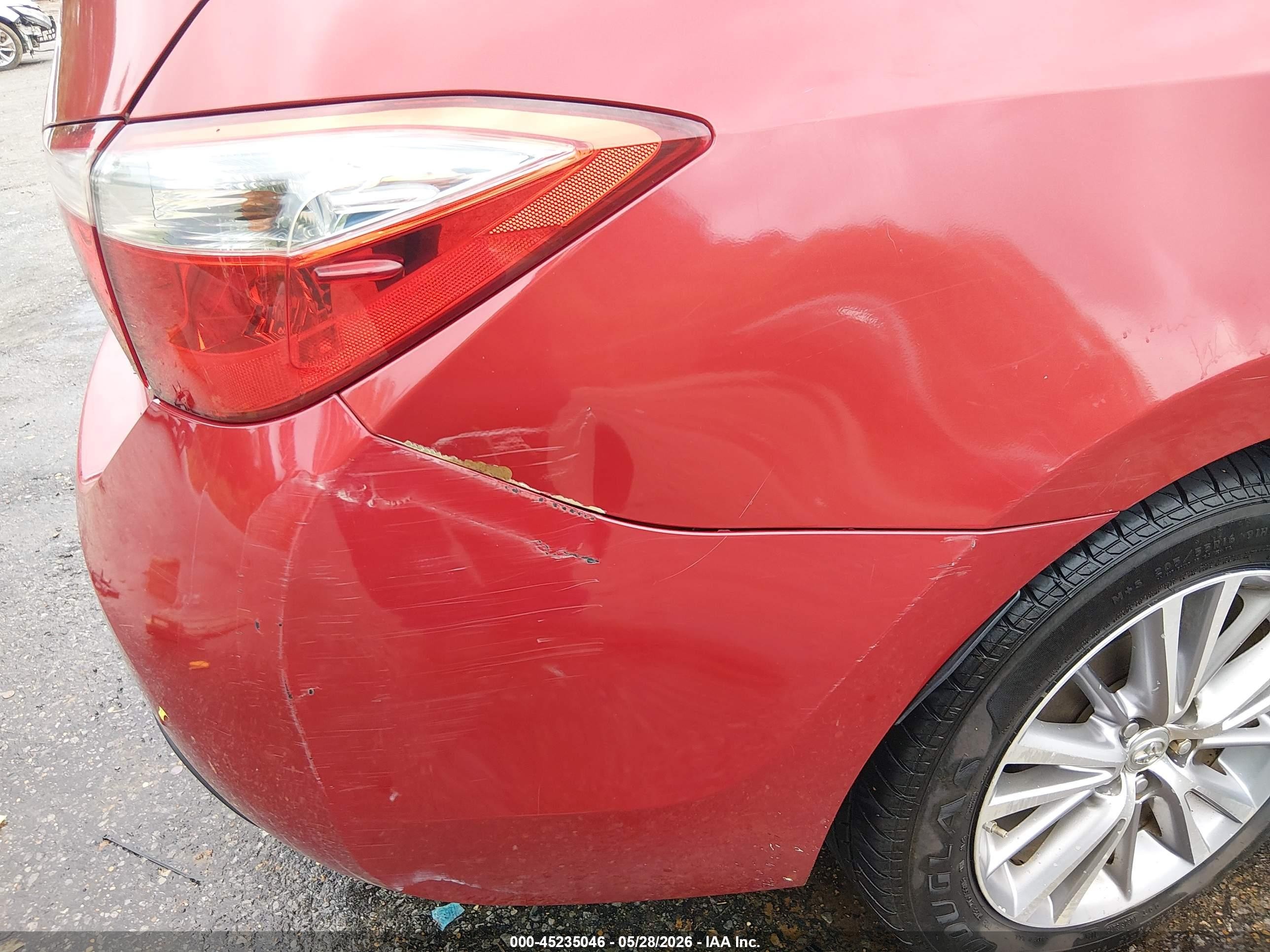 2015 Toyota Corolla Le Plus Red vin: 5YFBURHE6FP279499