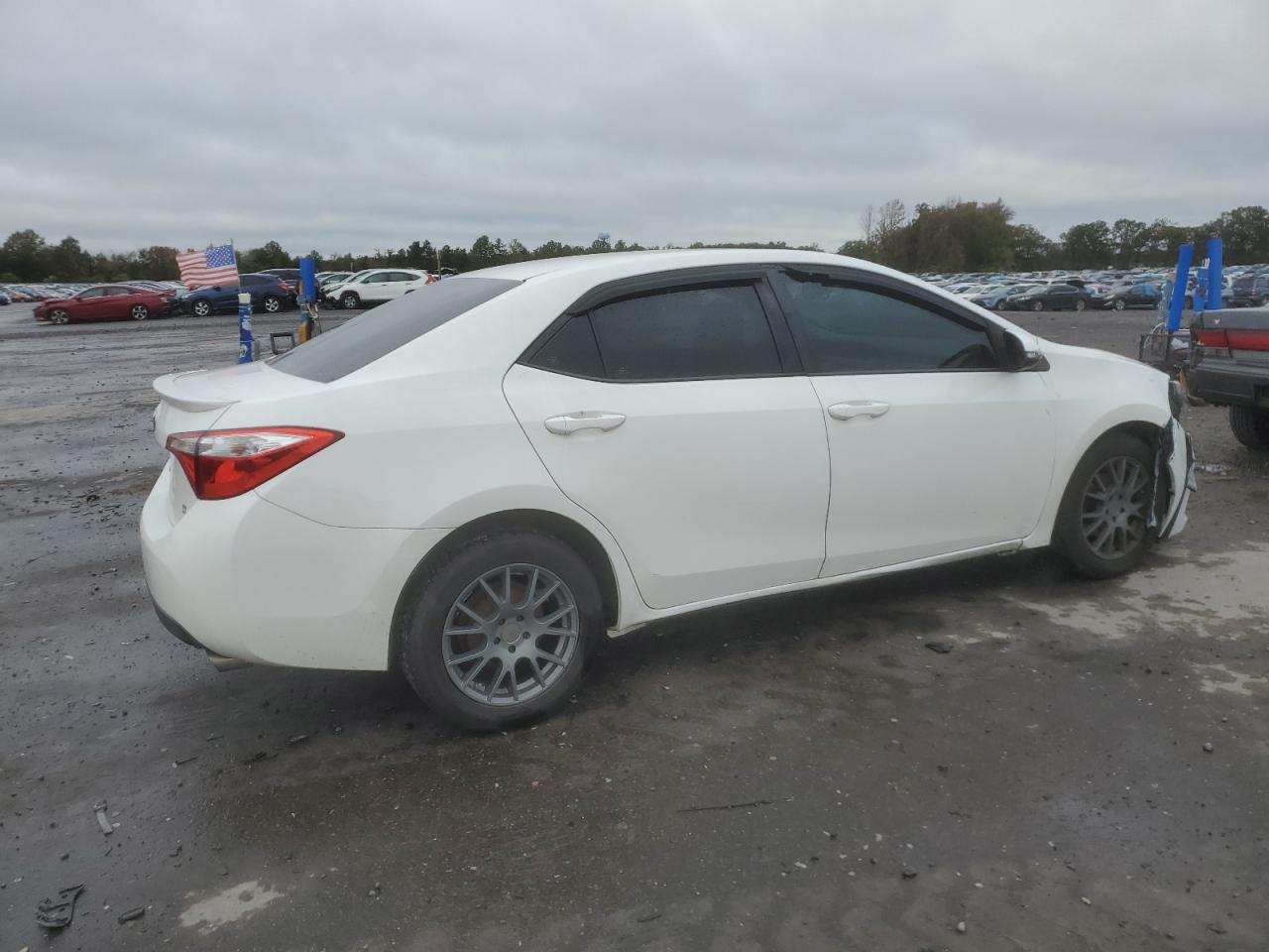 2015 Toyota Corolla L Белый vin: 5YFBURHE6FP288560