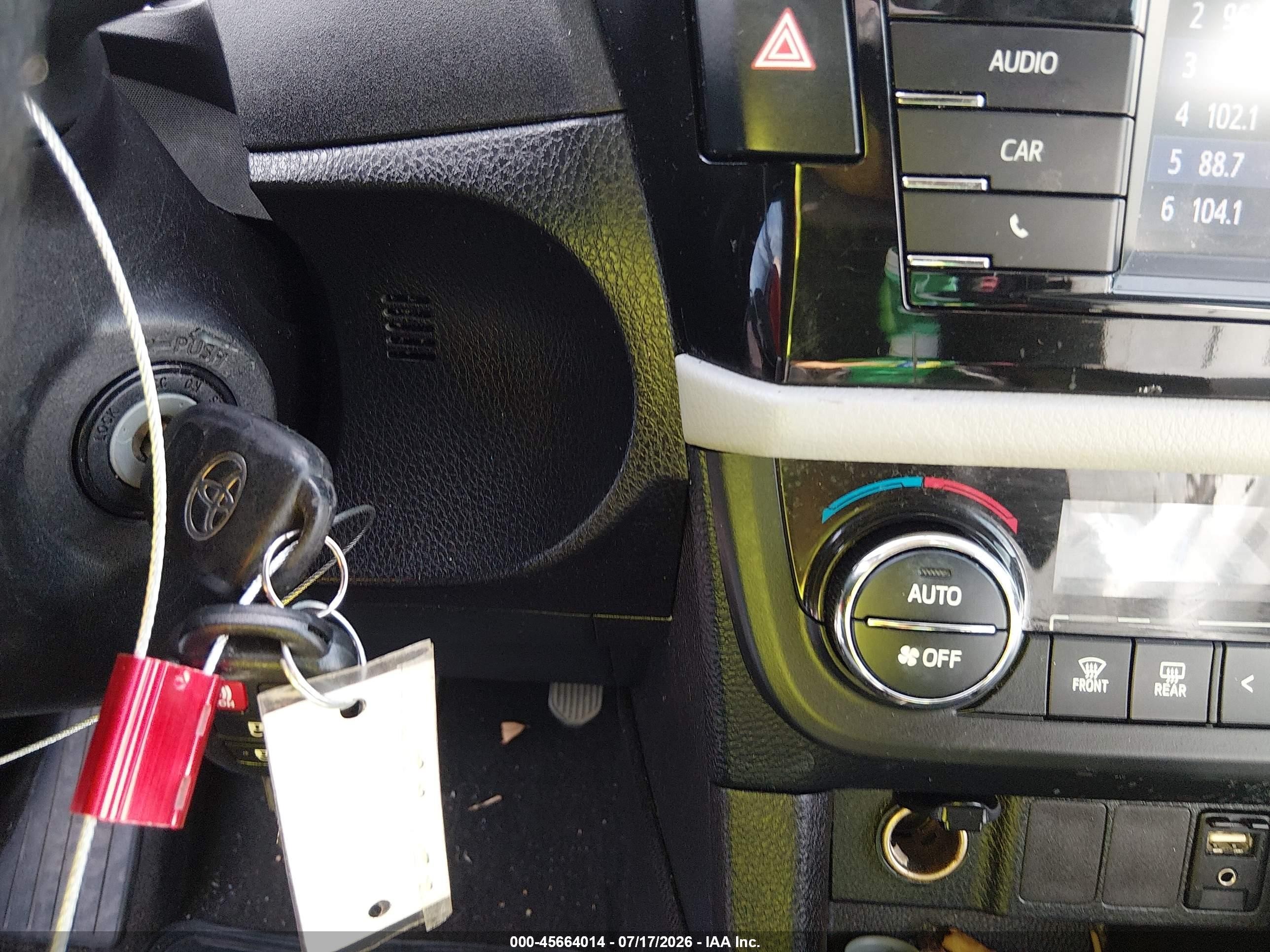 2015 Toyota Corolla Le Серебряный vin: 5YFBURHE6FP293547