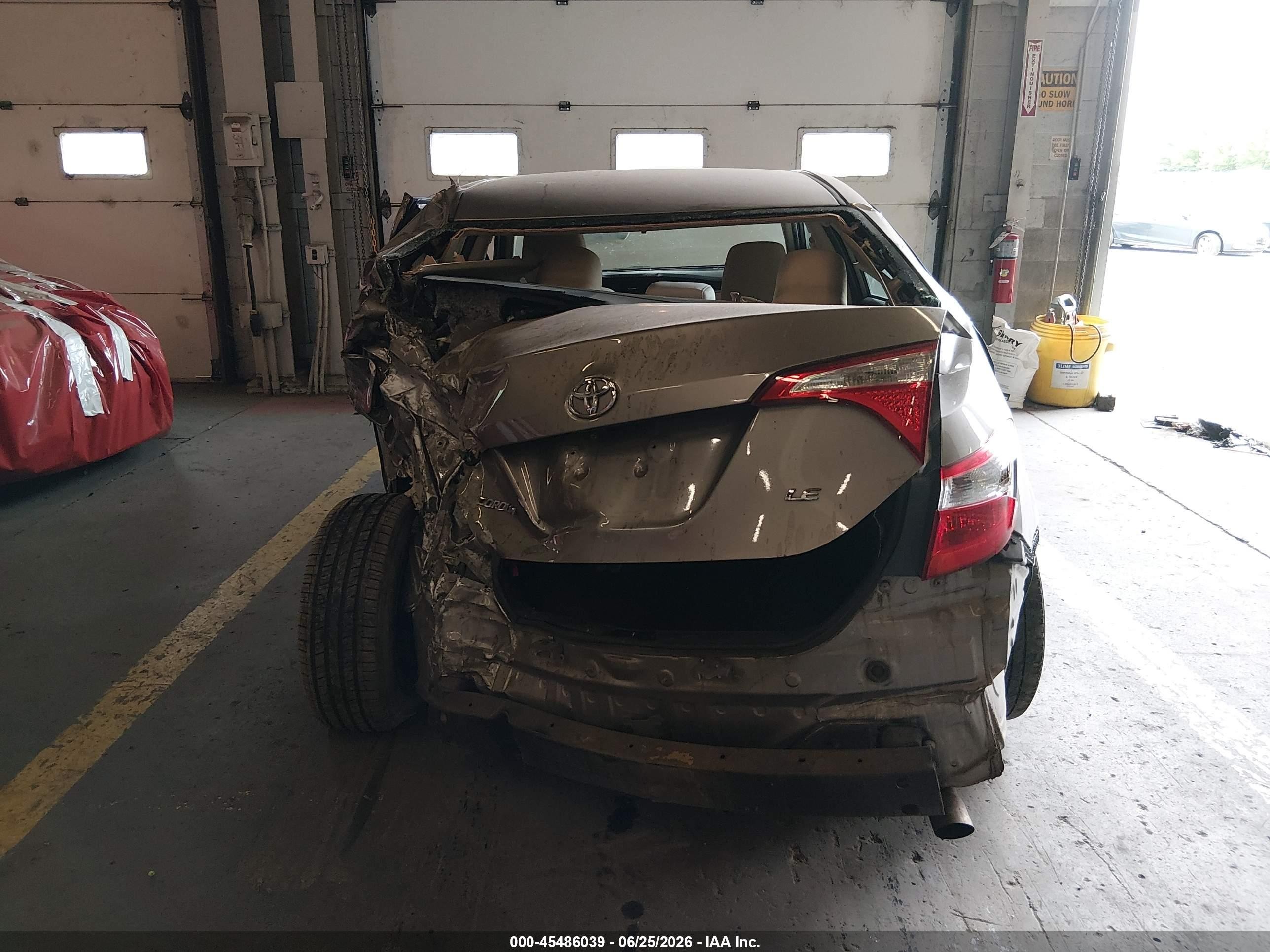 2015 Toyota Corolla Le Champagne vin: 5YFBURHE6FP339913