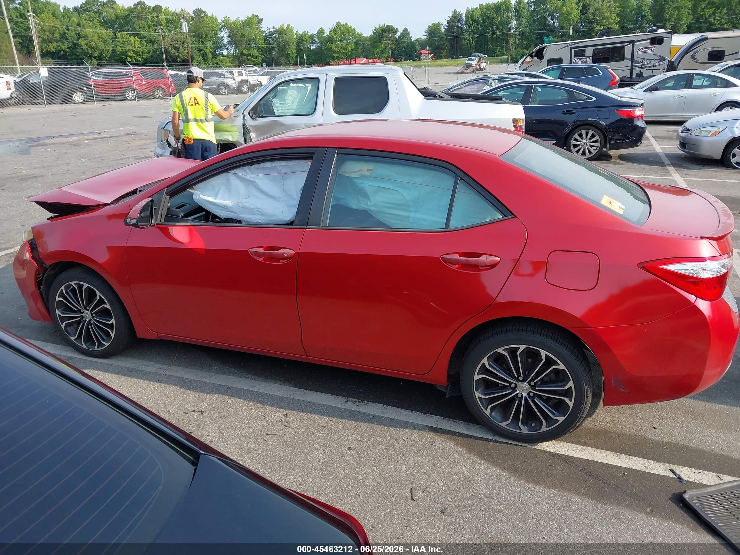 2015 Toyota Corolla S Plus Red vin: 5YFBURHE6FP340737