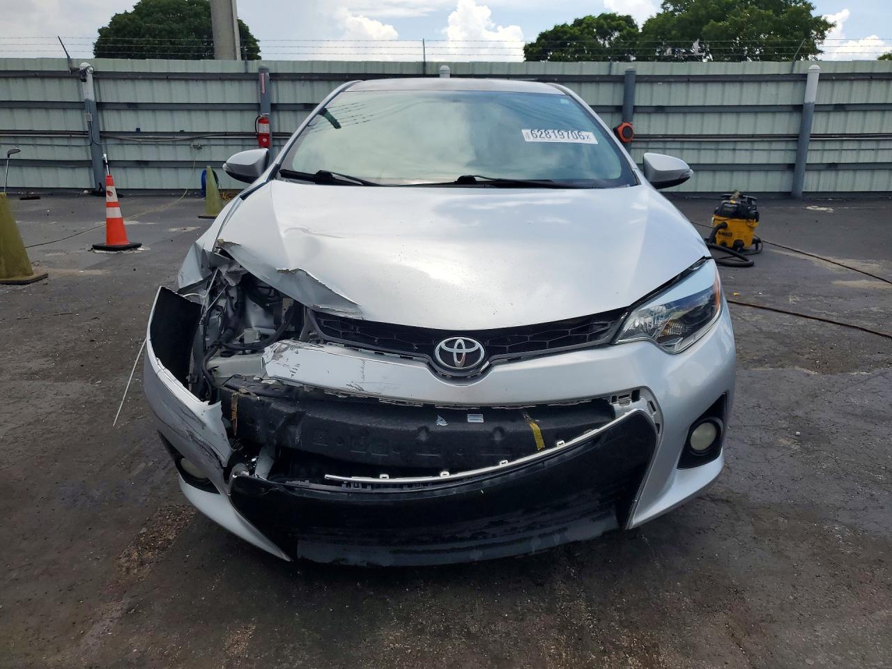 2015 Toyota Corolla S Plus Silver vin: 5YFBURHE6FP349907