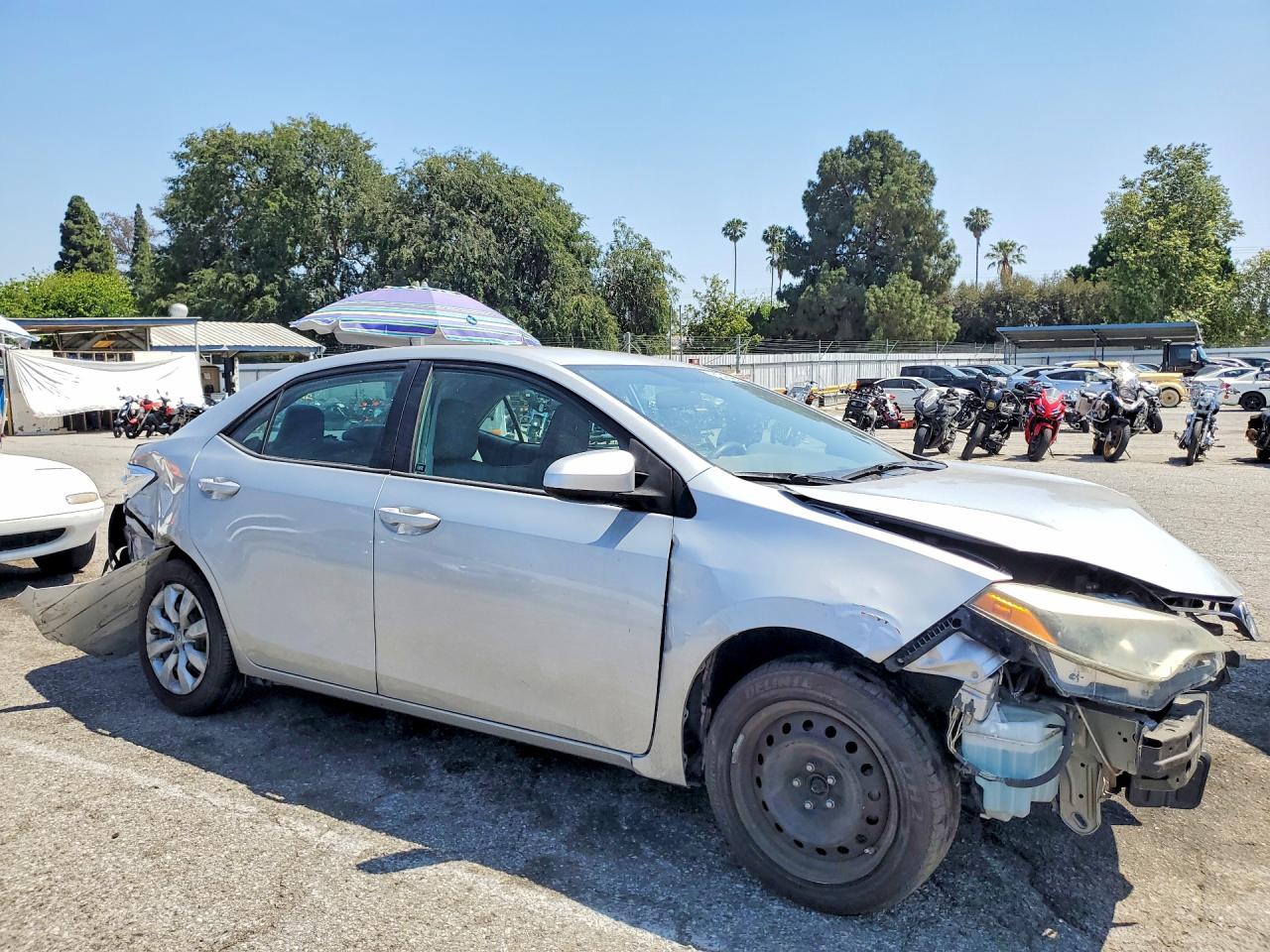 2016 Toyota Corolla Le Silver vin: 5YFBURHE6GP462001
