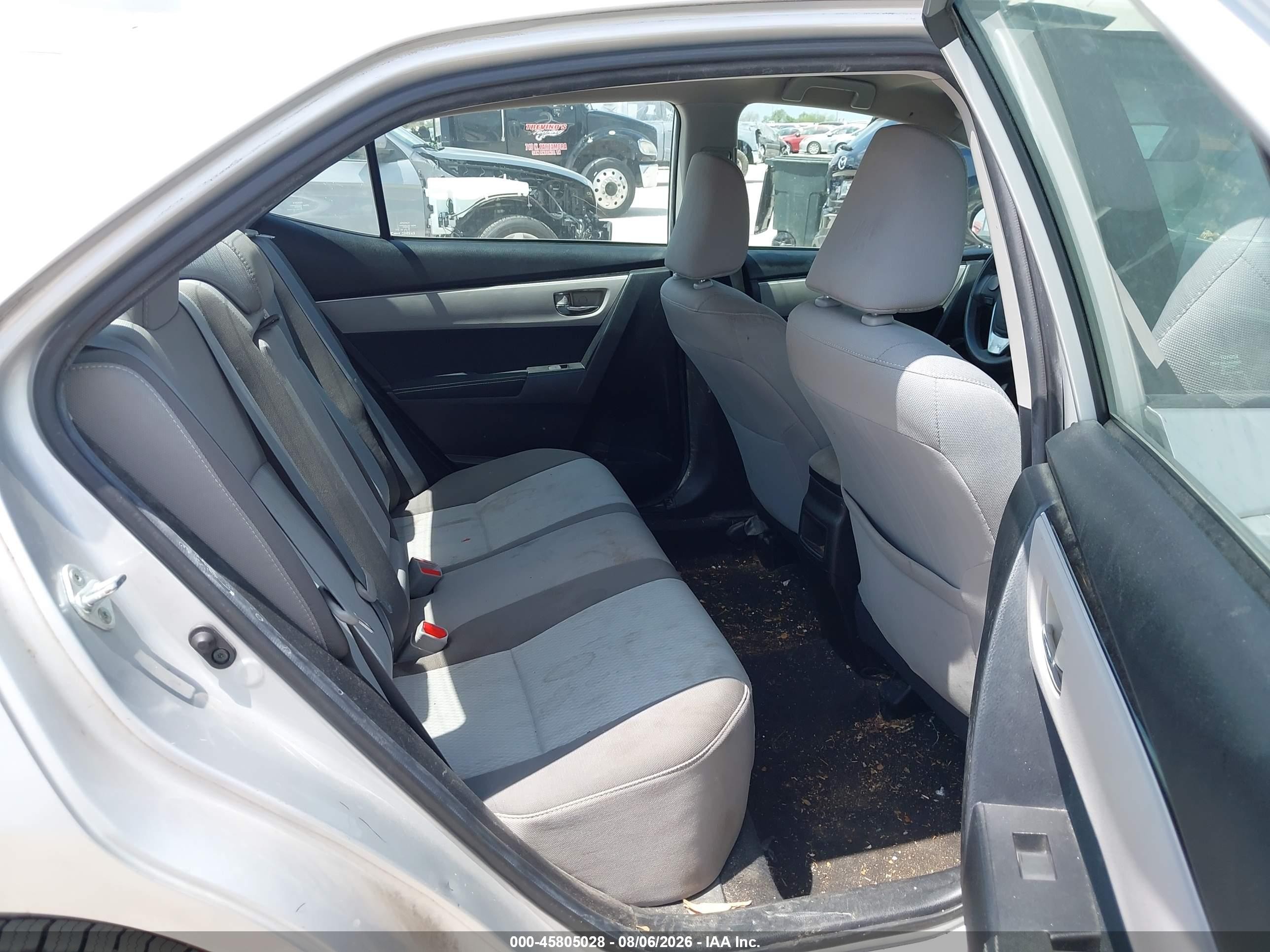 2018 Toyota Corolla Le Silver vin: 5YFBURHE6JP756750
