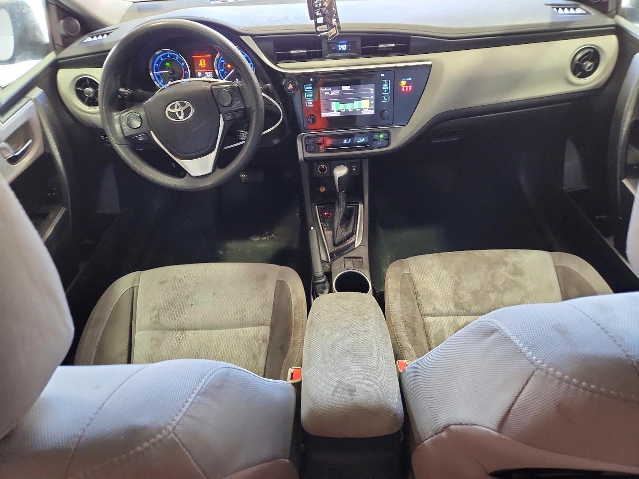 2019 Toyota Corolla Le Silver vin: 5YFBURHE6KP896931