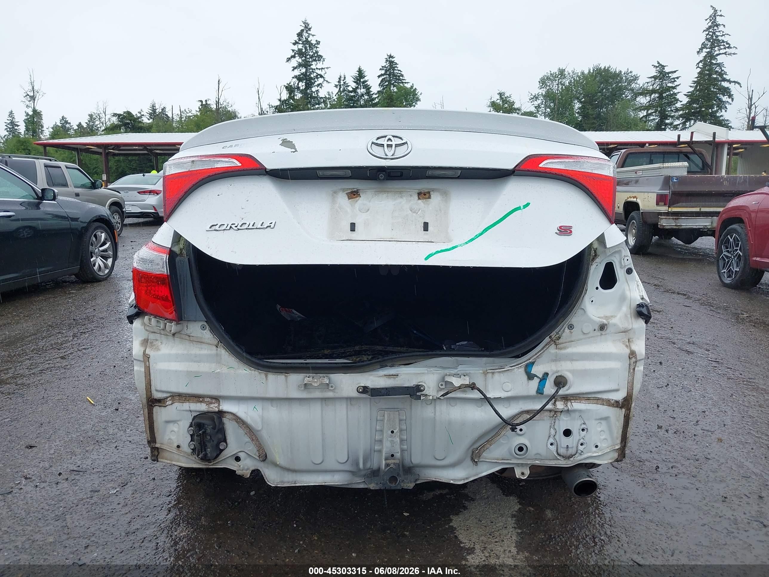 2014 Toyota Corolla S Premium White vin: 5YFBURHE7EP008532