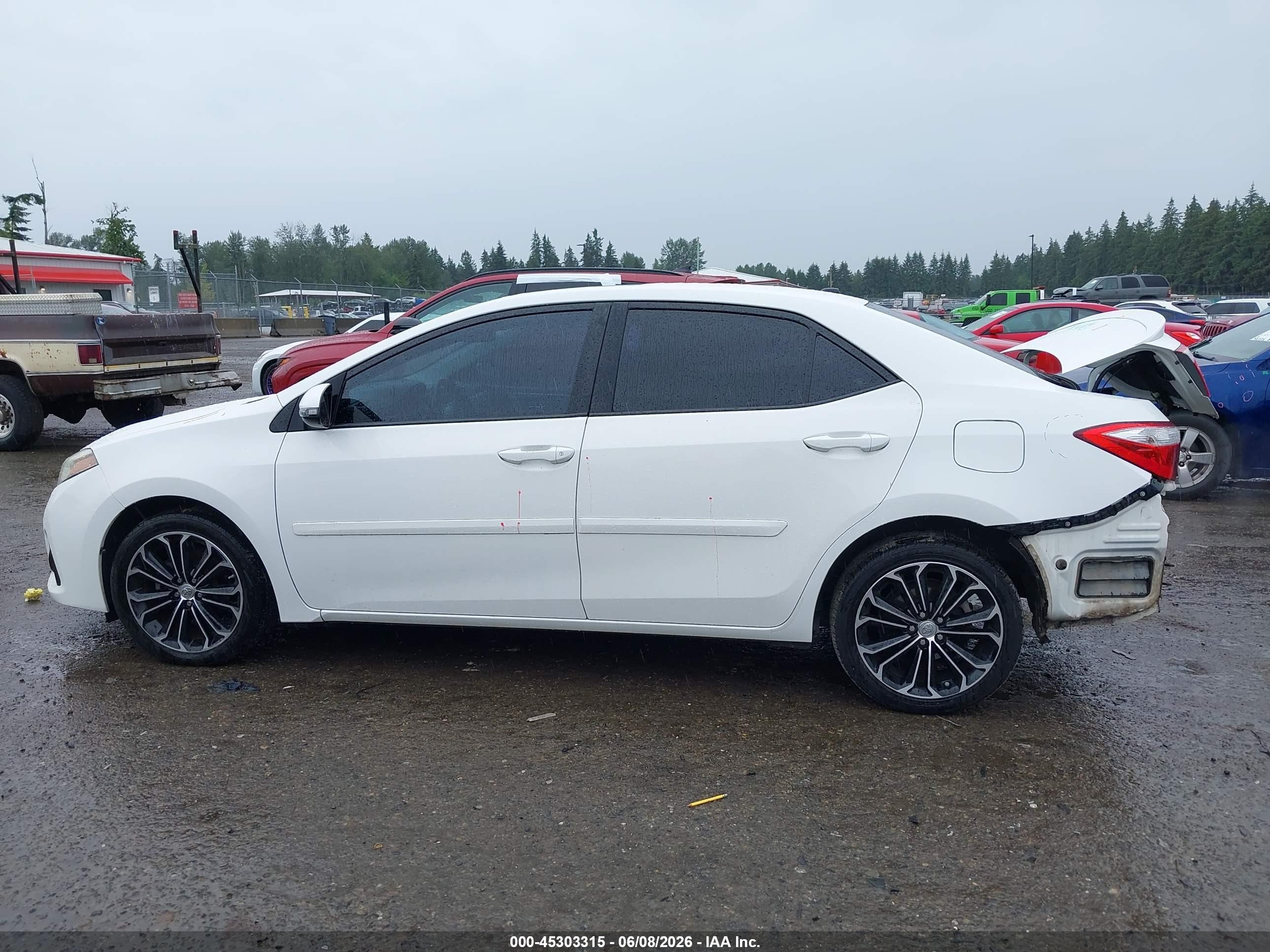 2014 Toyota Corolla S Premium White vin: 5YFBURHE7EP008532