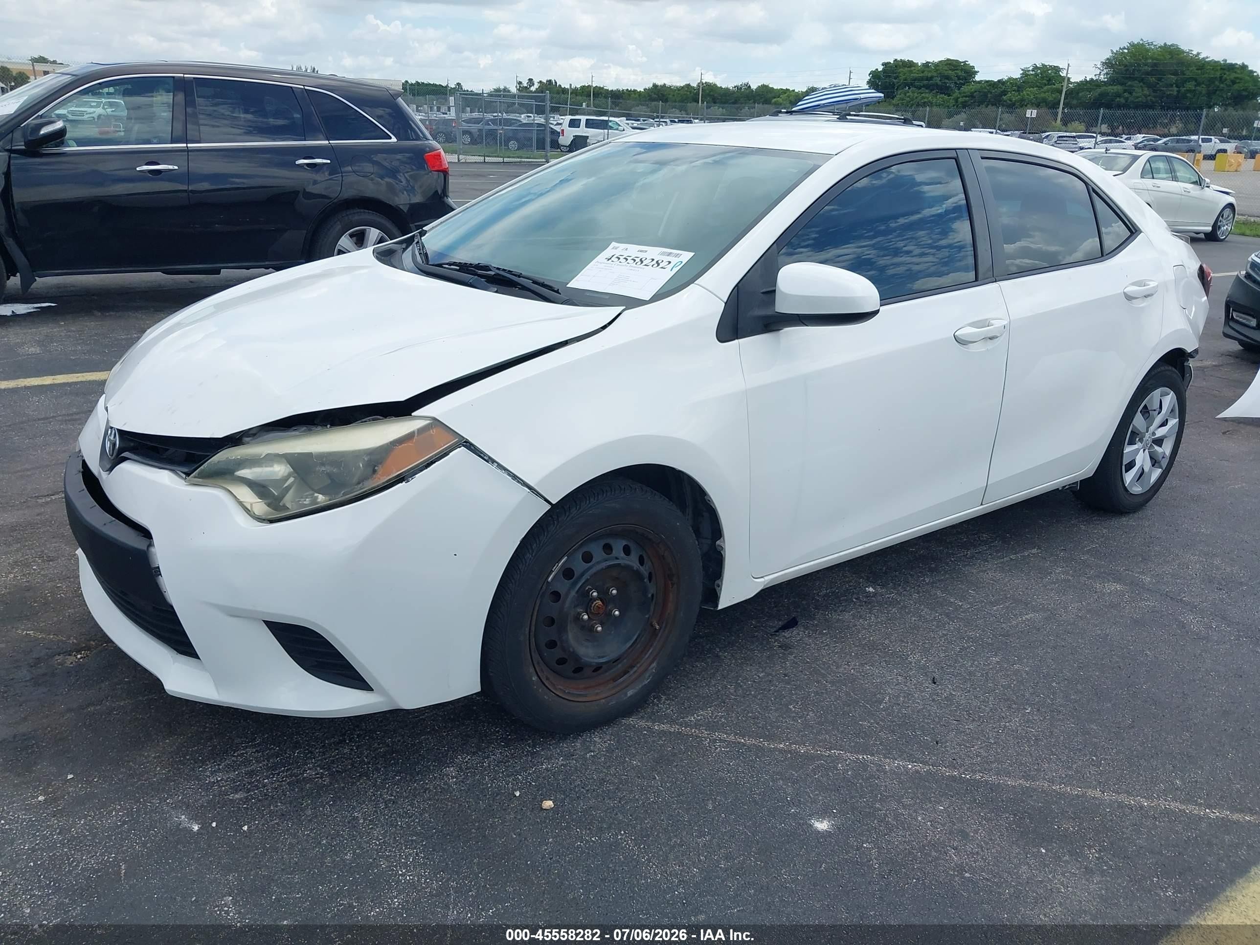 2014 Toyota Corolla Le White vin: 5YFBURHE7EP033494