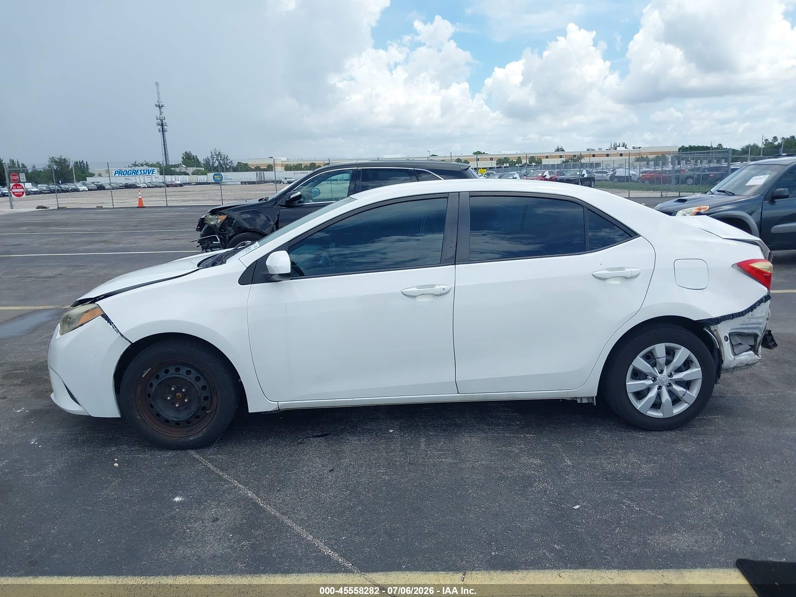 2014 Toyota Corolla Le White vin: 5YFBURHE7EP033494