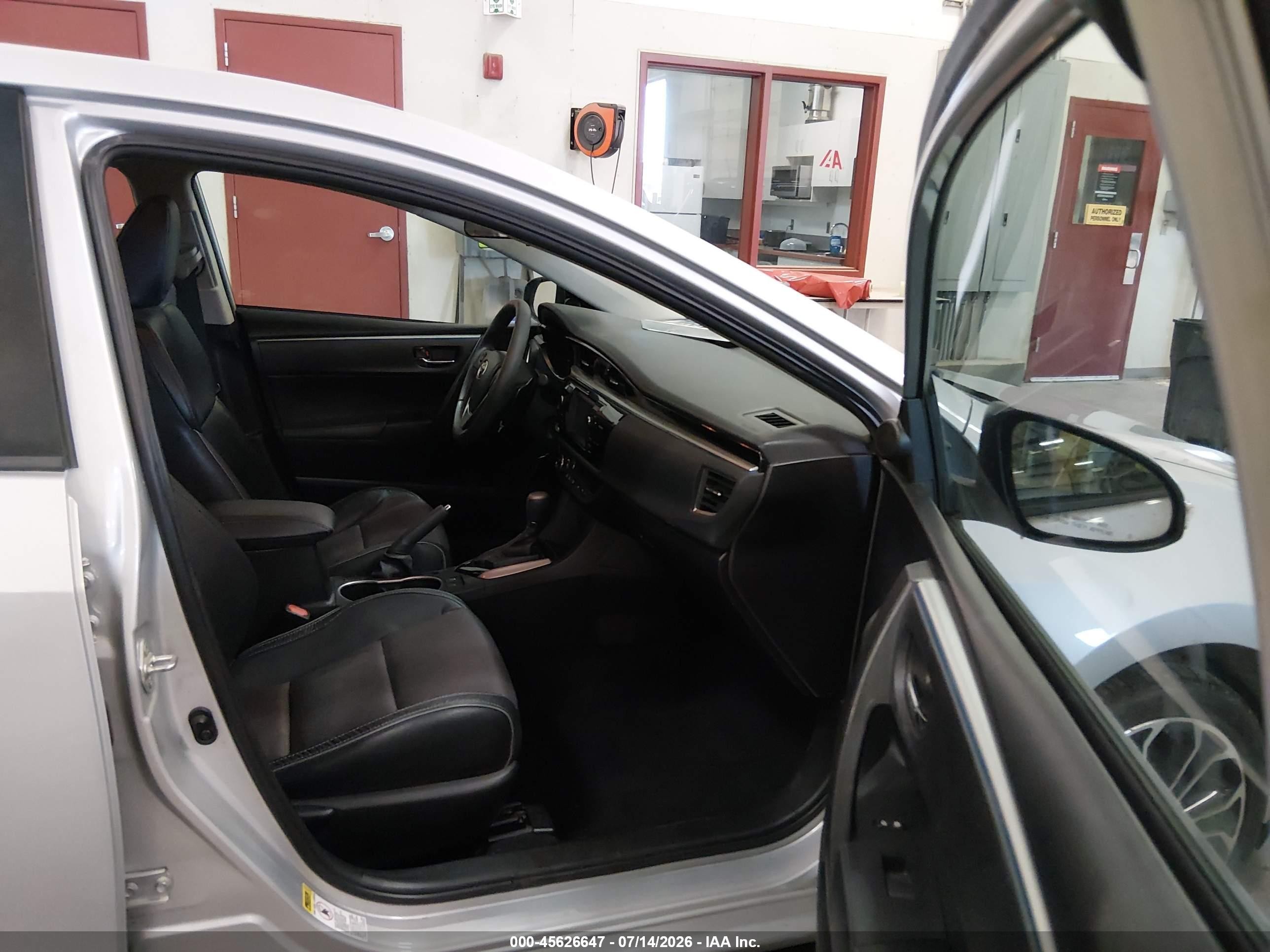 2014 Toyota Corolla S Plus Silver vin: 5YFBURHE7EP034869
