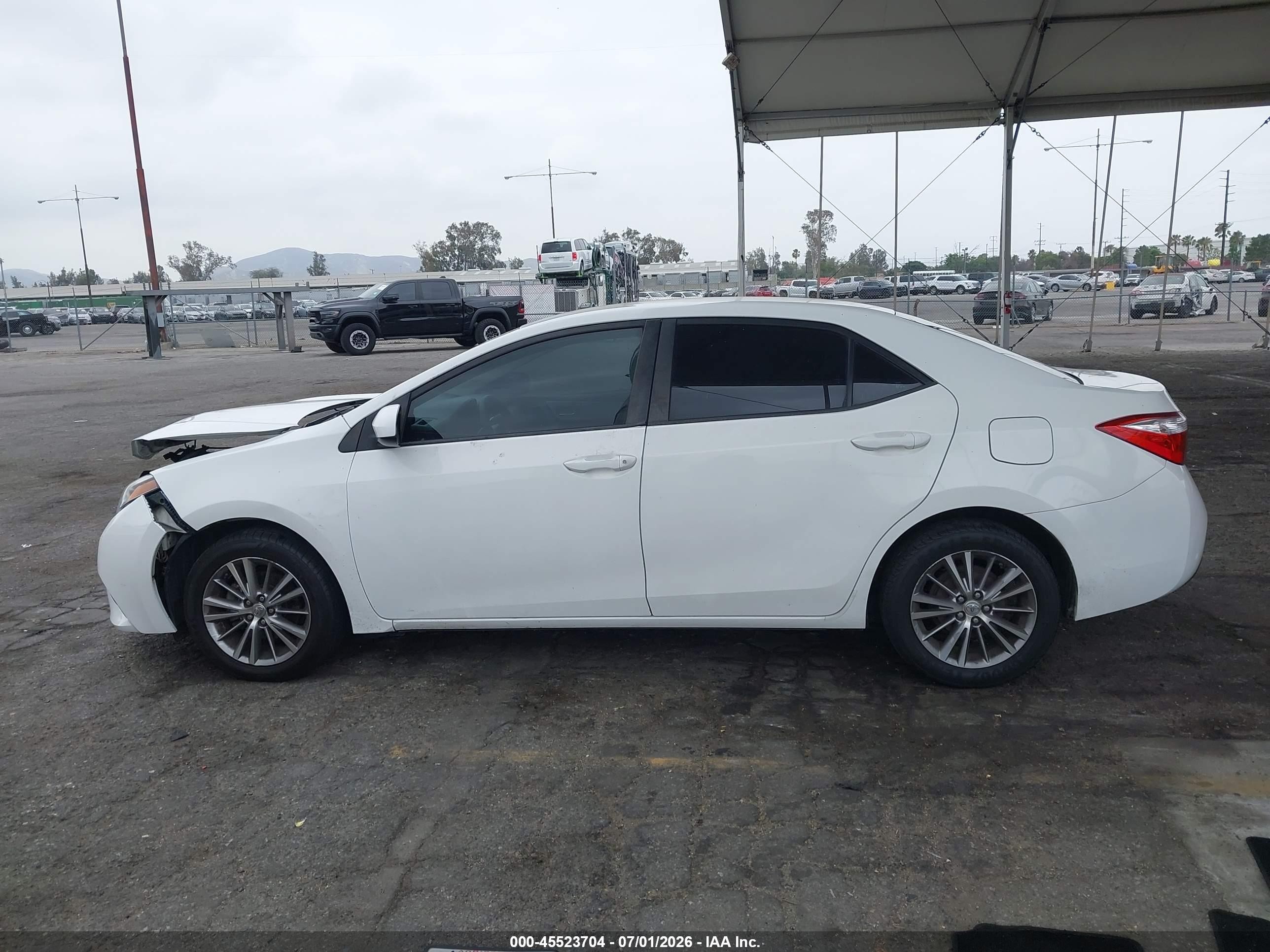 2014 Toyota Corolla Le Plus White vin: 5YFBURHE7EP060906