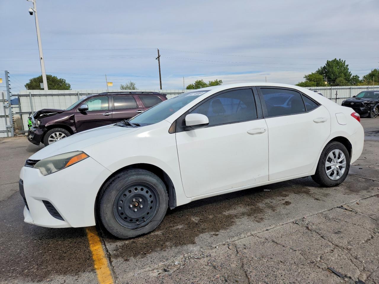 2014 Toyota Corolla L White vin: 5YFBURHE7EP088625