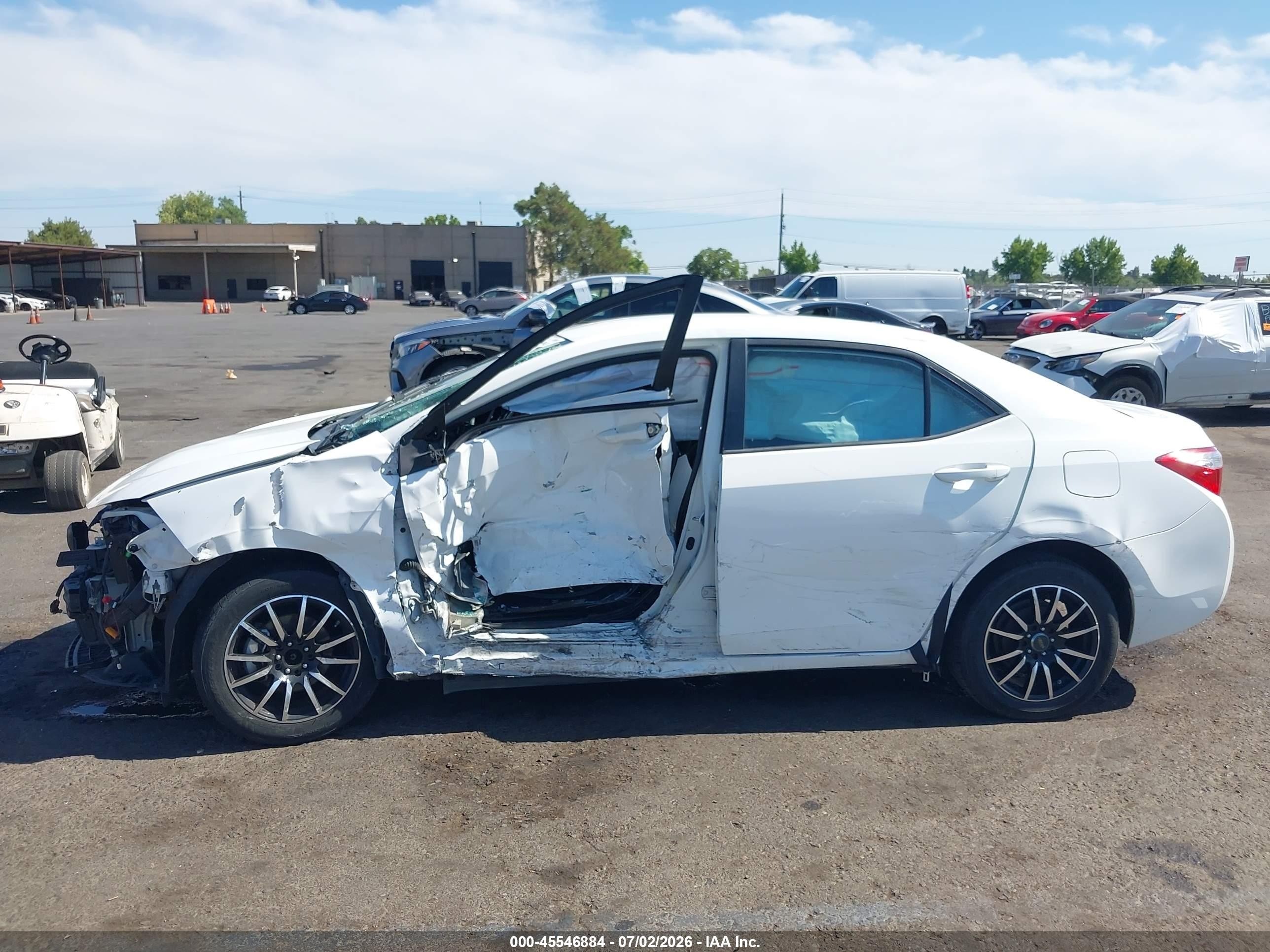 2014 Toyota Corolla Le White vin: 5YFBURHE7EP097020