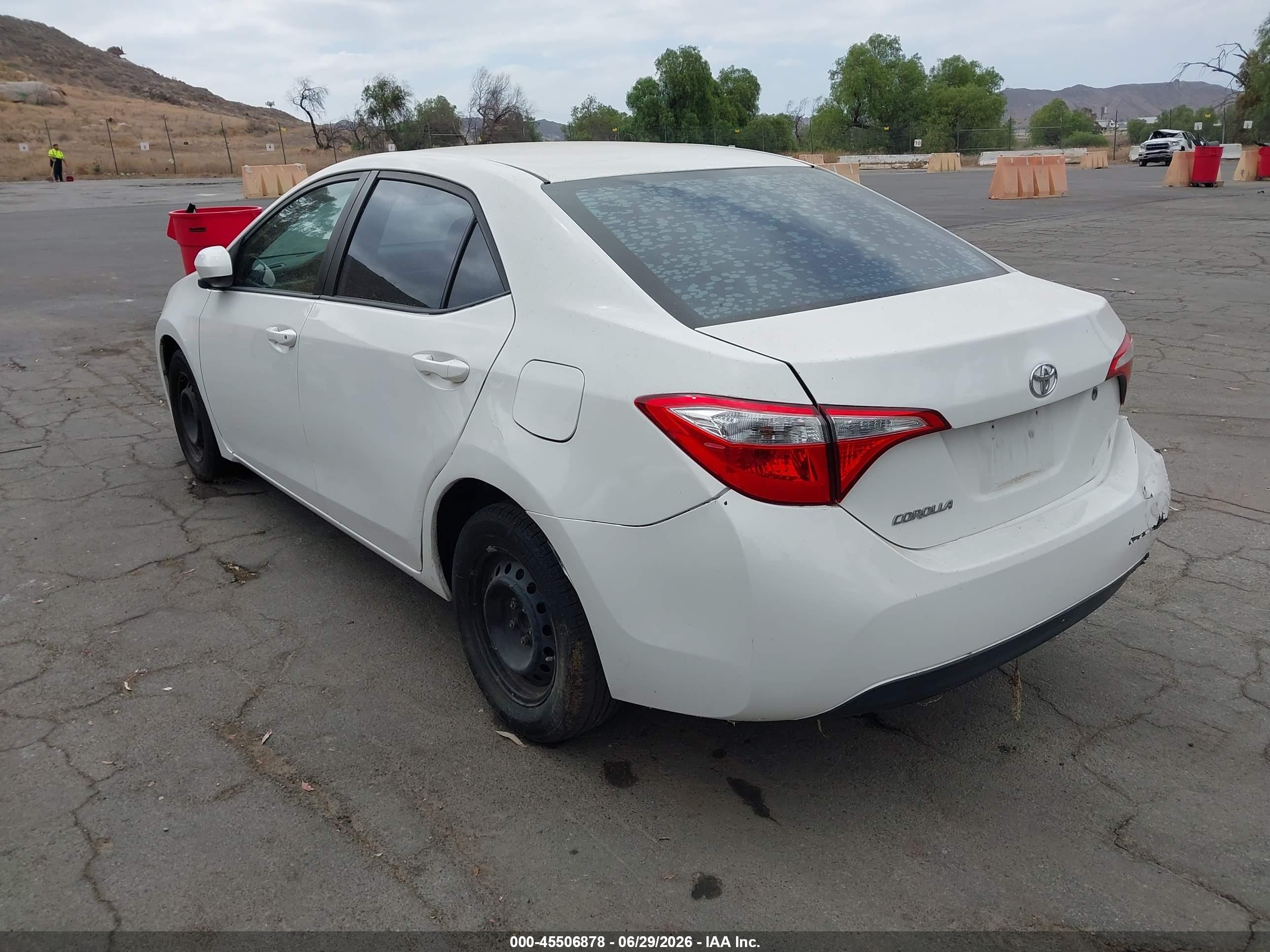 2015 Toyota Corolla L White vin: 5YFBURHE7FP194106
