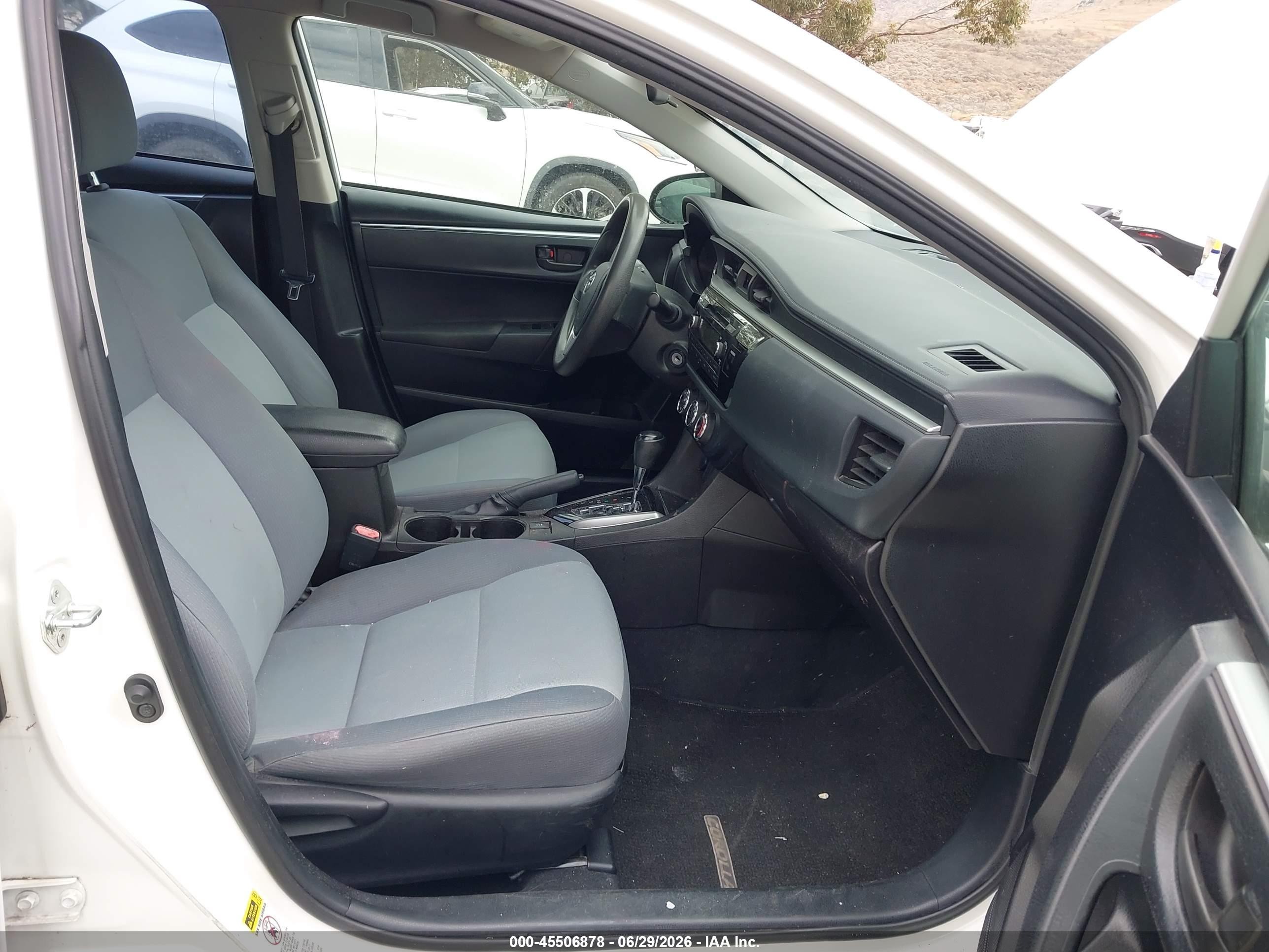 2015 Toyota Corolla L White vin: 5YFBURHE7FP194106