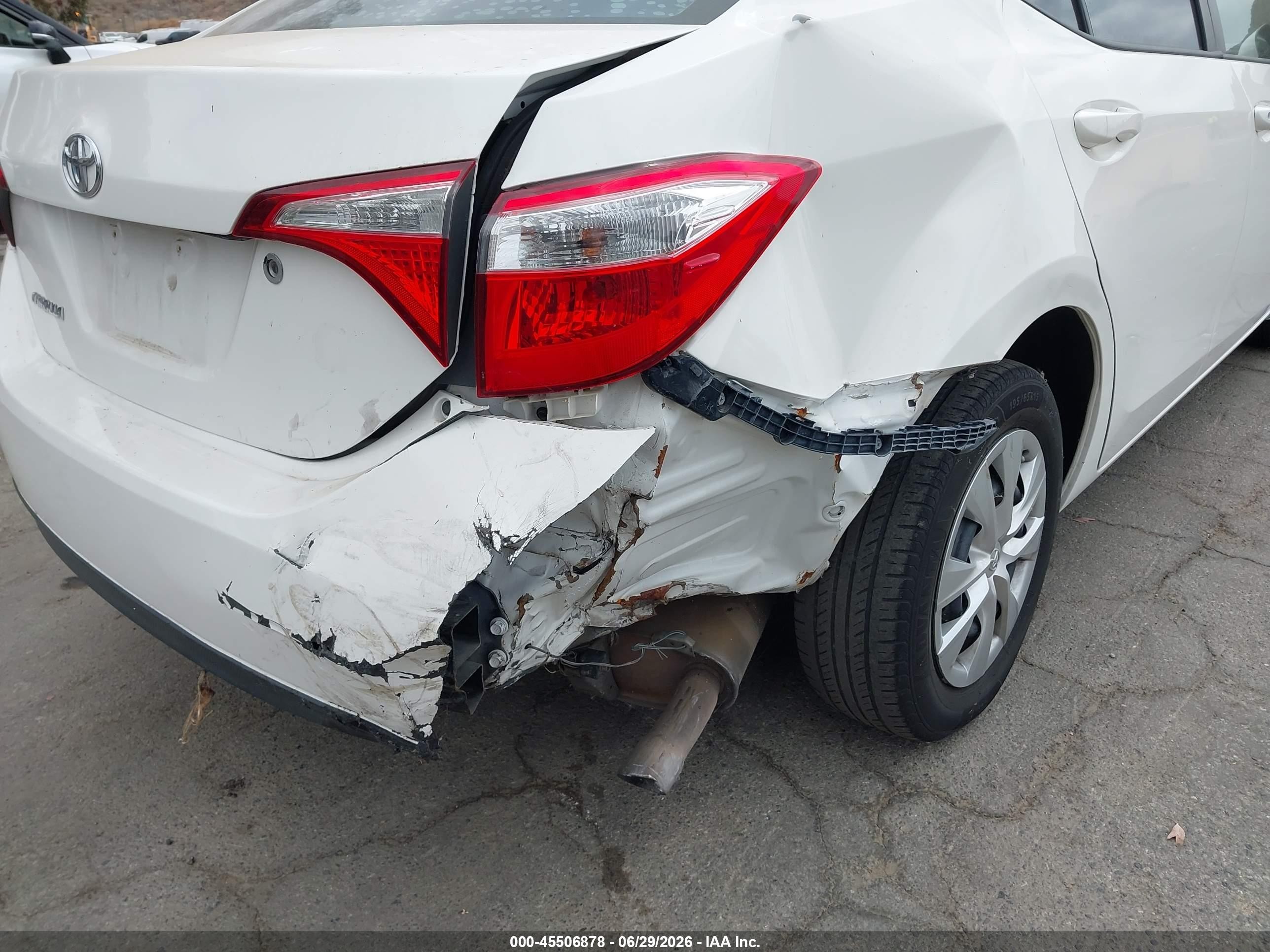 2015 Toyota Corolla L White vin: 5YFBURHE7FP194106