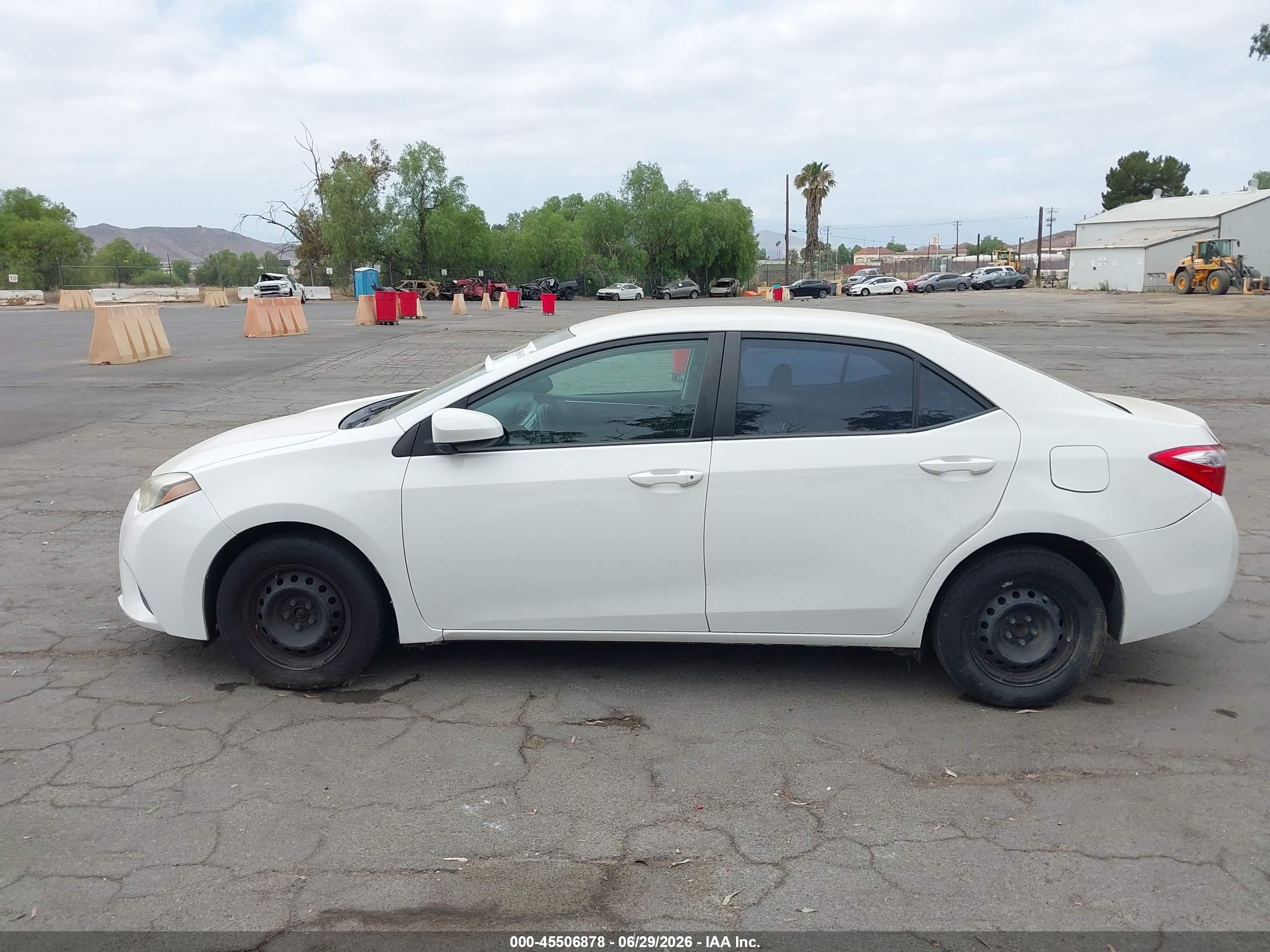 2015 Toyota Corolla L White vin: 5YFBURHE7FP194106