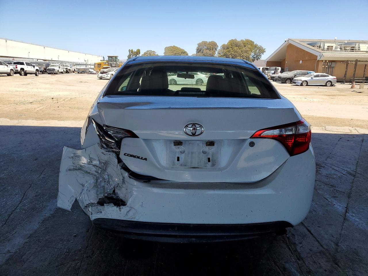 2015 Toyota Corolla L White vin: 5YFBURHE7FP209123