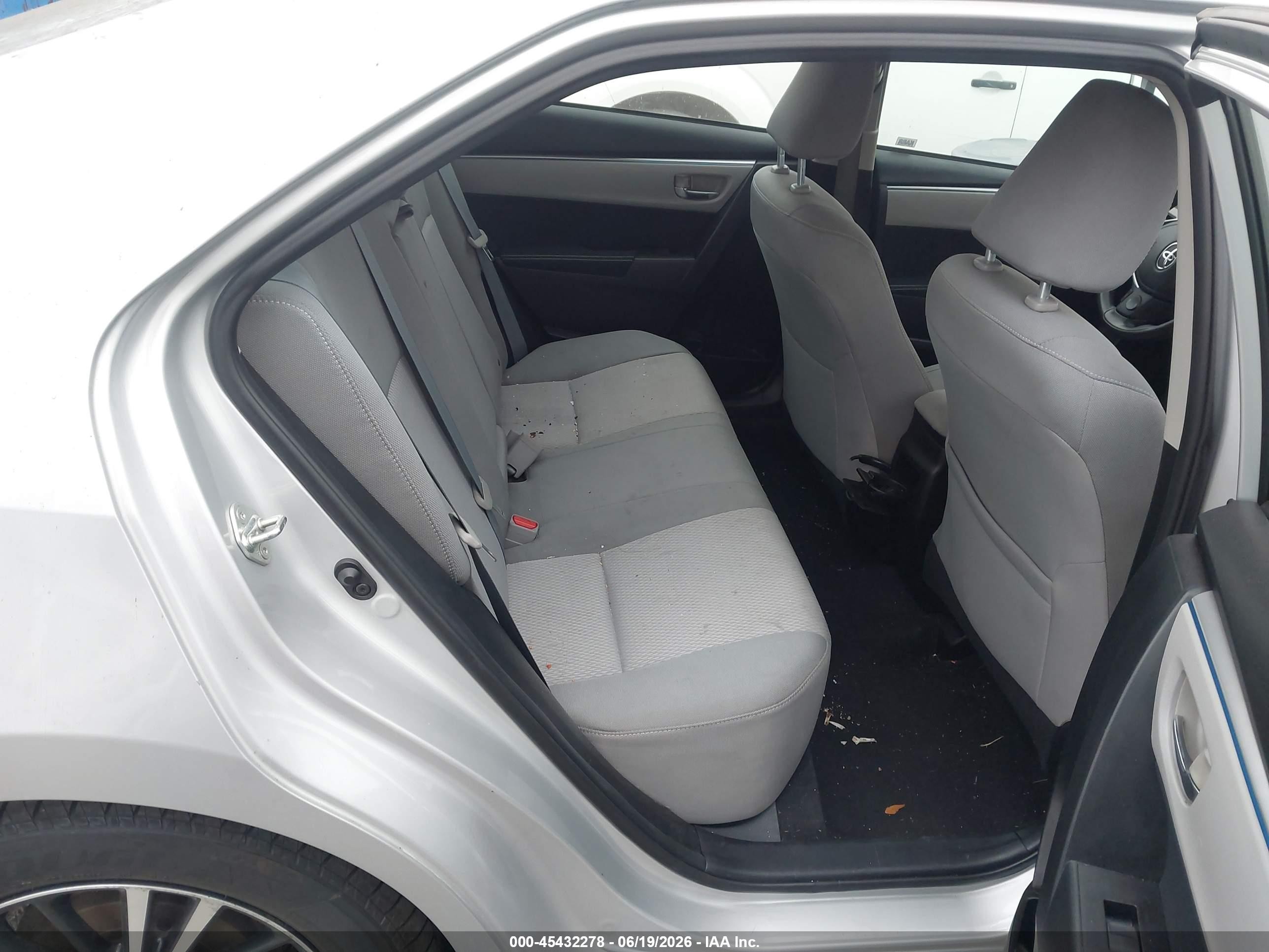 2015 Toyota Corolla Le Plus Silver vin: 5YFBURHE7FP211700