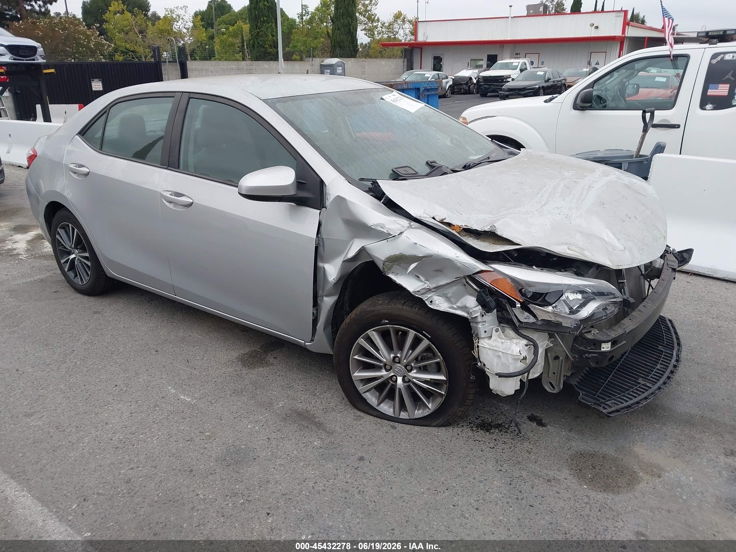 2015 Toyota Corolla Le Plus Серебряный vin: 5YFBURHE7FP211700