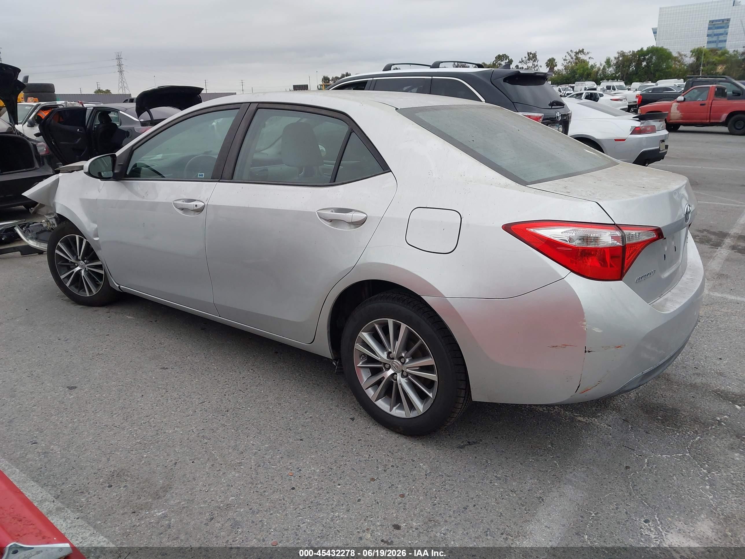 2015 Toyota Corolla Le Plus Silver vin: 5YFBURHE7FP211700