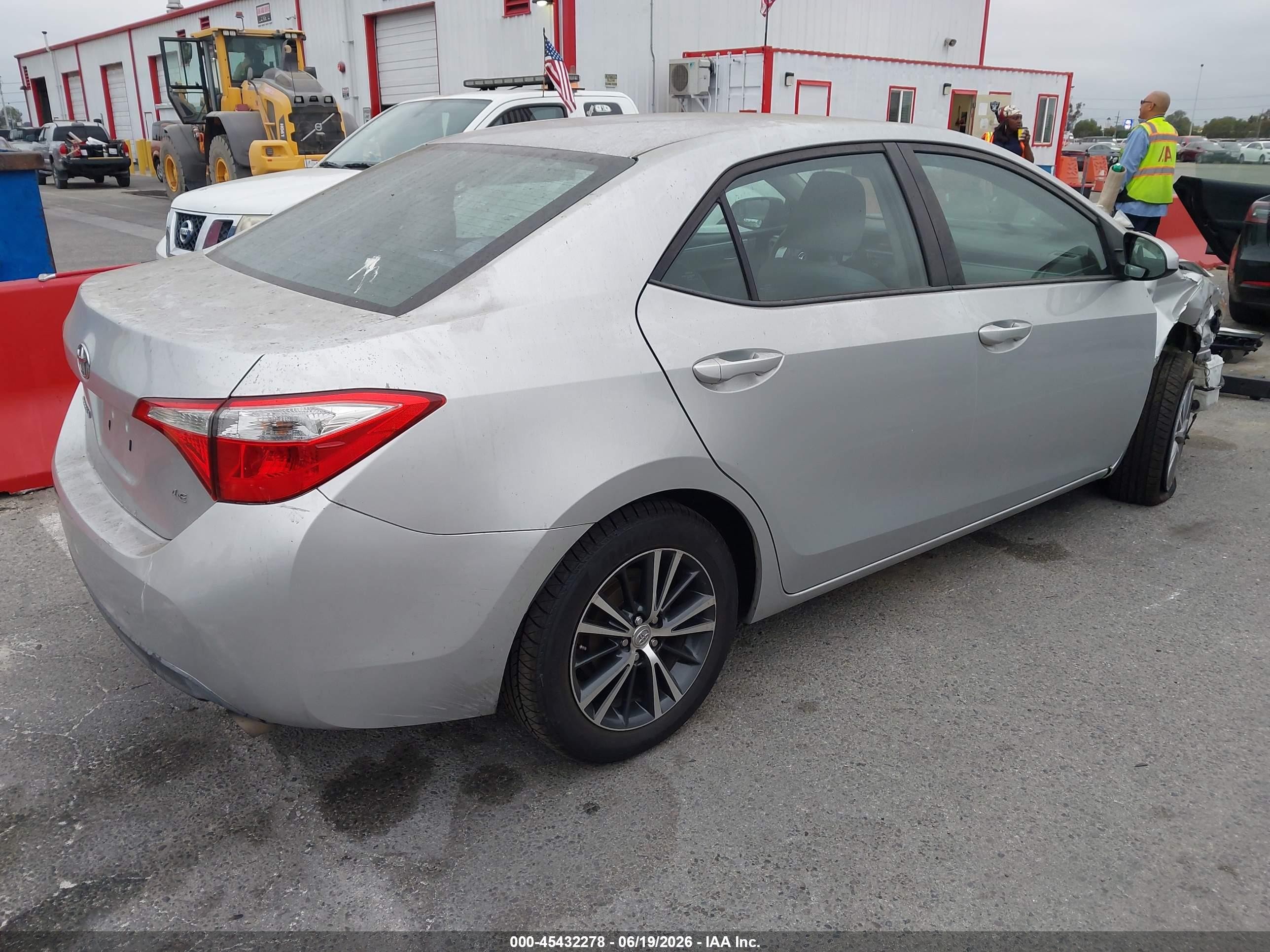 2015 Toyota Corolla Le Plus Silver vin: 5YFBURHE7FP211700