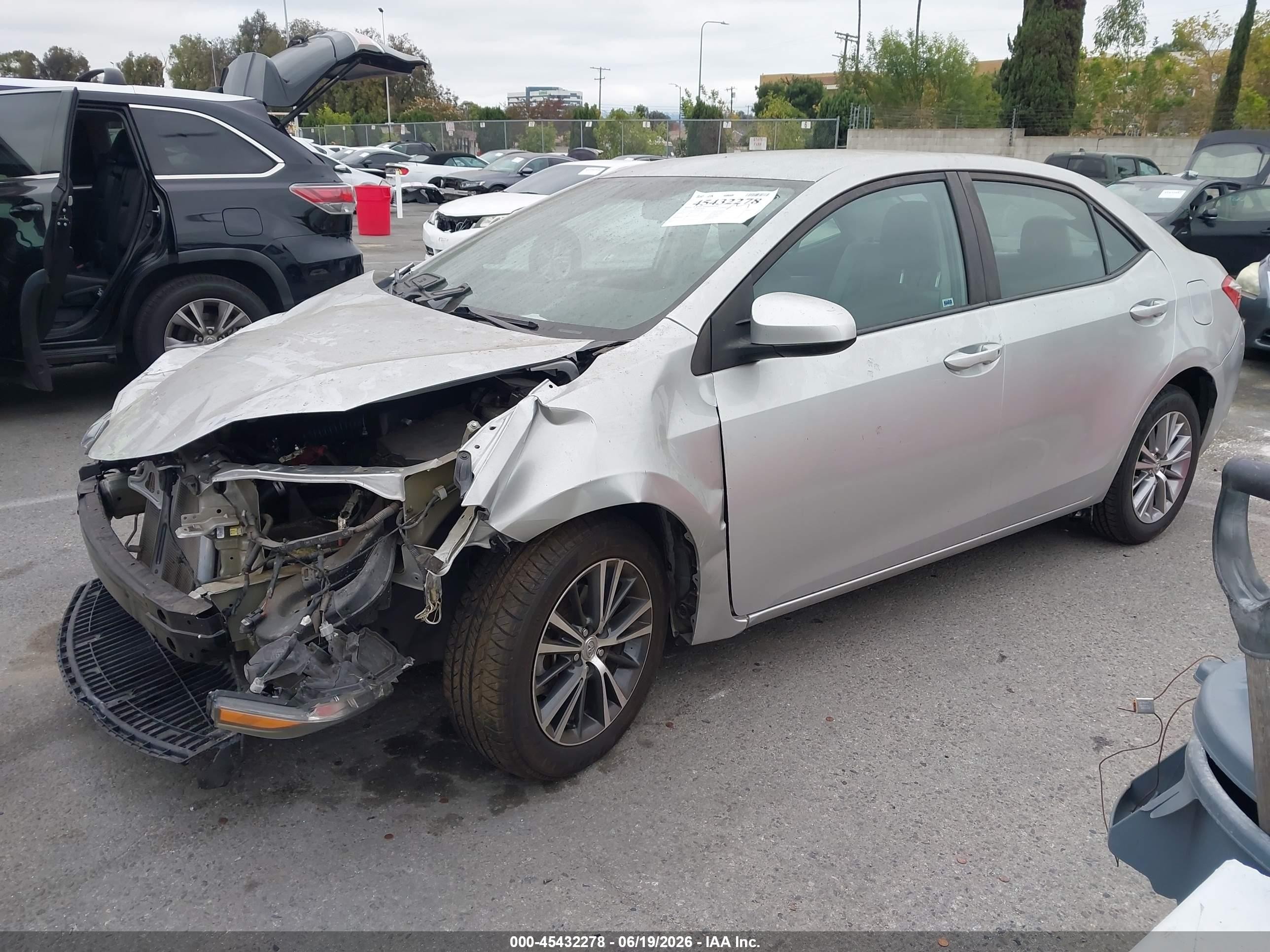 2015 Toyota Corolla Le Plus Silver vin: 5YFBURHE7FP211700