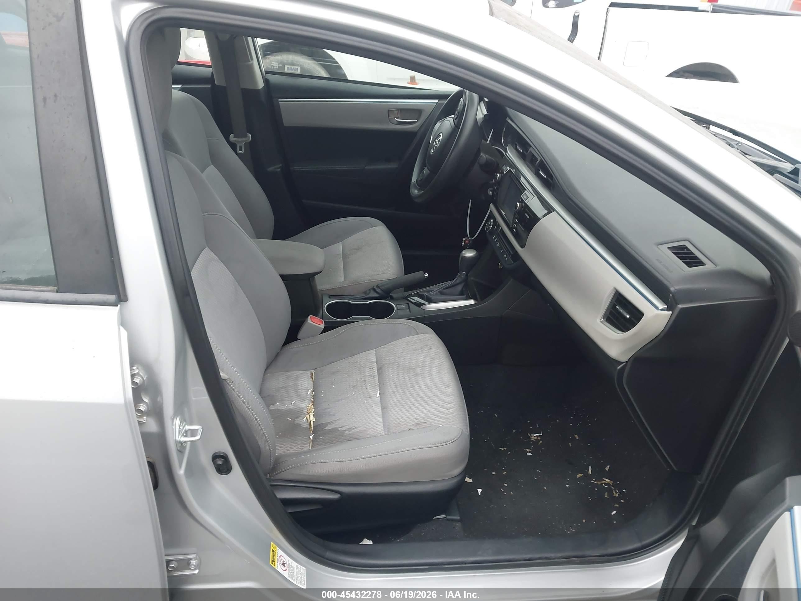 2015 Toyota Corolla Le Plus Silver vin: 5YFBURHE7FP211700