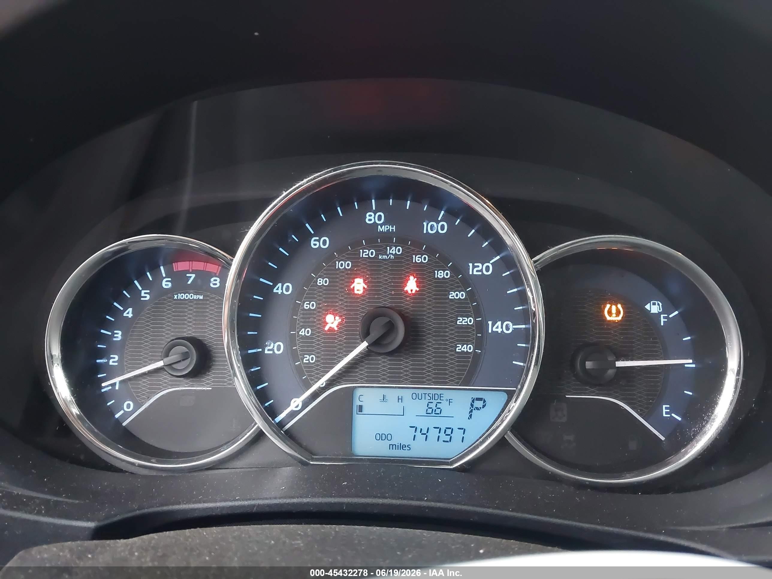 2015 Toyota Corolla Le Plus Silver vin: 5YFBURHE7FP211700