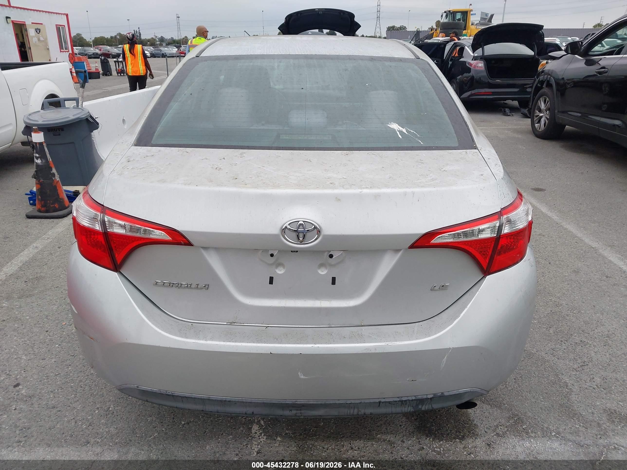 2015 Toyota Corolla Le Plus Silver vin: 5YFBURHE7FP211700
