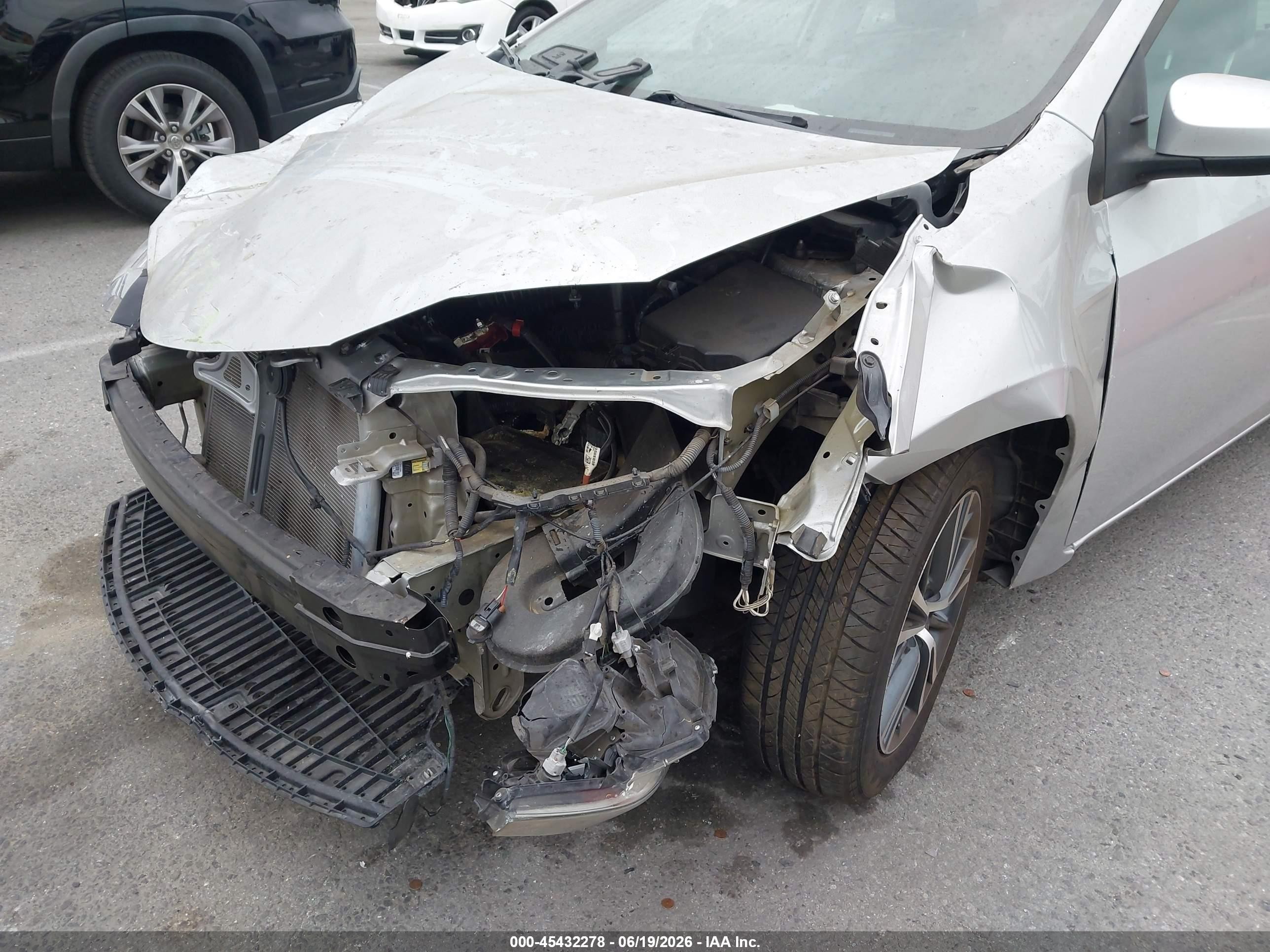 2015 Toyota Corolla Le Plus Silver vin: 5YFBURHE7FP211700