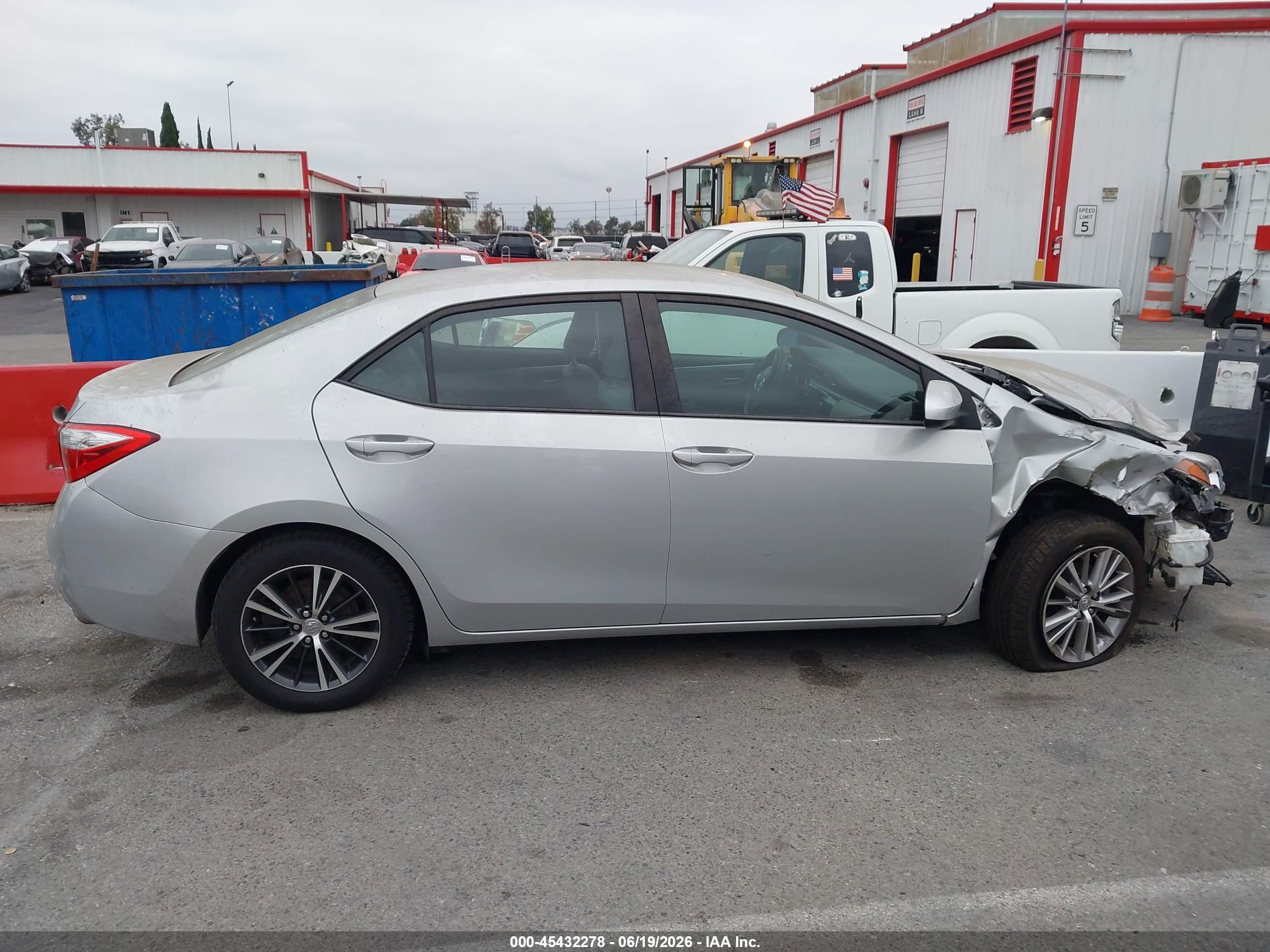 2015 Toyota Corolla Le Plus Silver vin: 5YFBURHE7FP211700