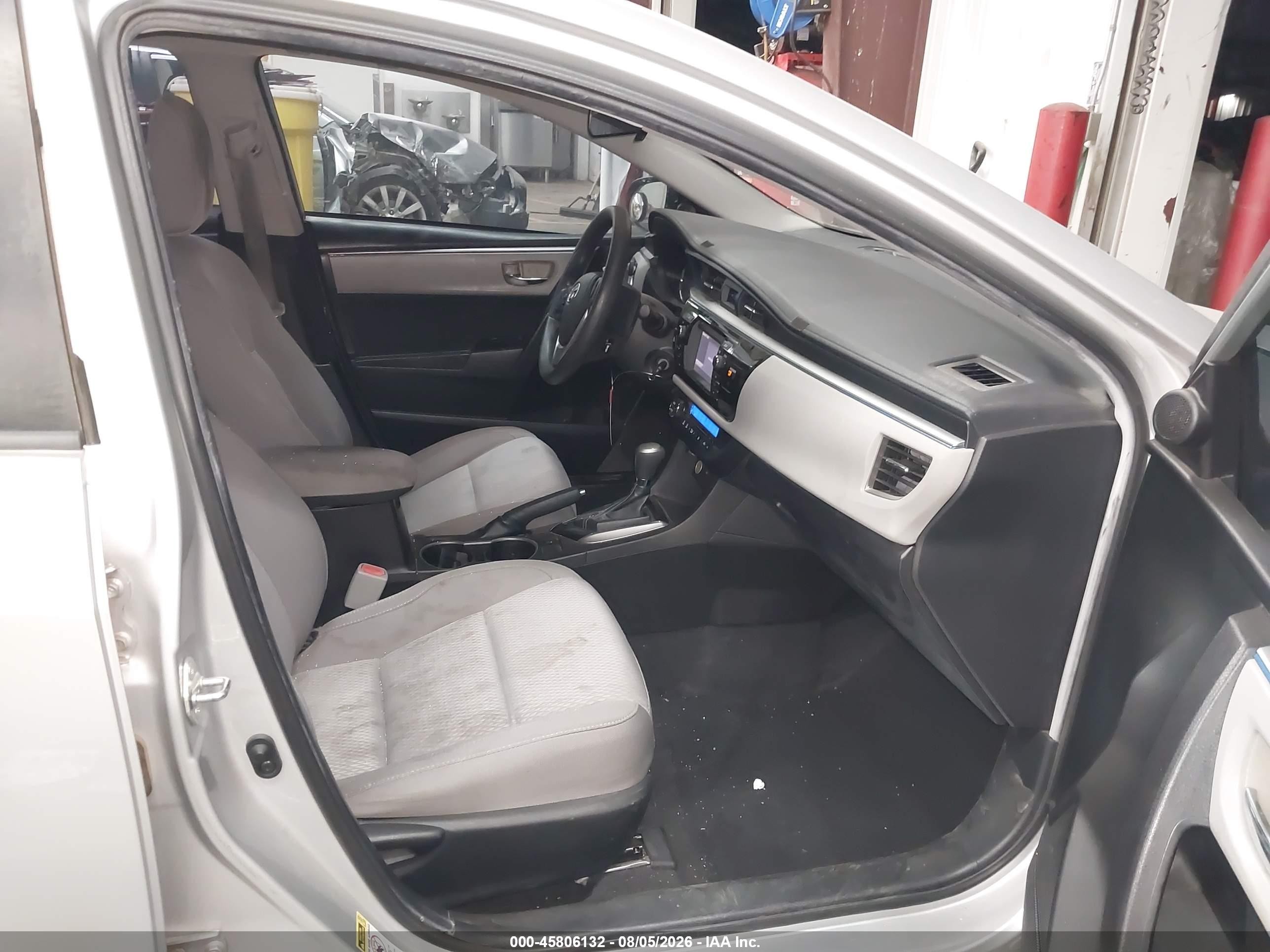 2015 Toyota Corolla Le Серебряный vin: 5YFBURHE7FP214628