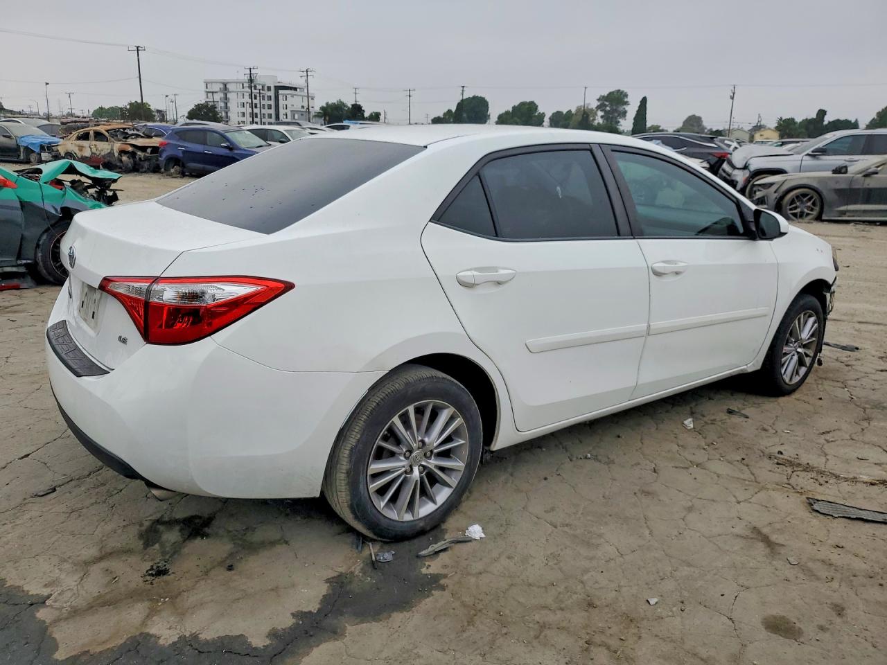 2015 Toyota Corolla Le Plus Белый vin: 5YFBURHE7FP215360