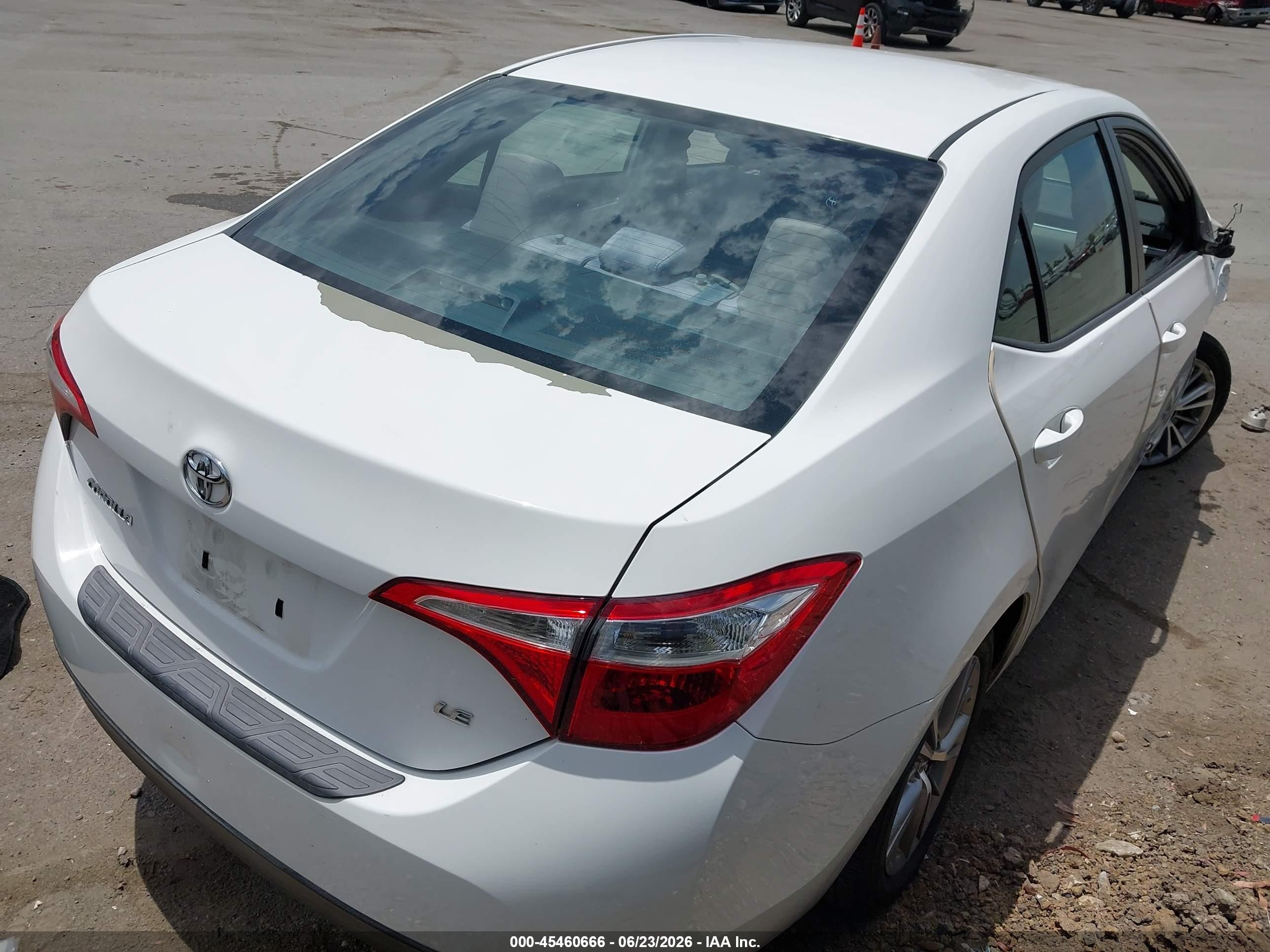 2015 Toyota Corolla Le Plus White vin: 5YFBURHE7FP225497