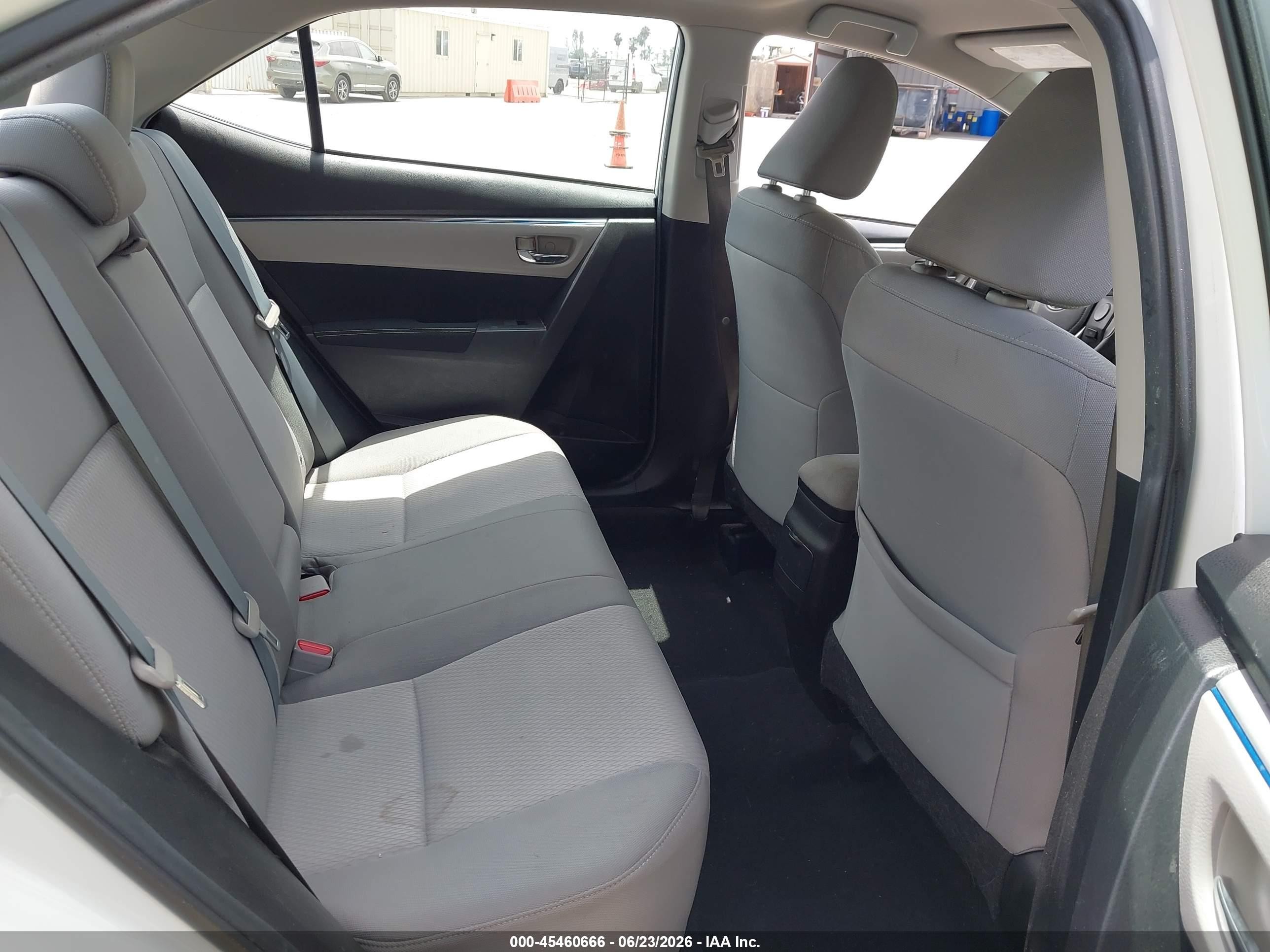 2015 Toyota Corolla Le Plus White vin: 5YFBURHE7FP225497