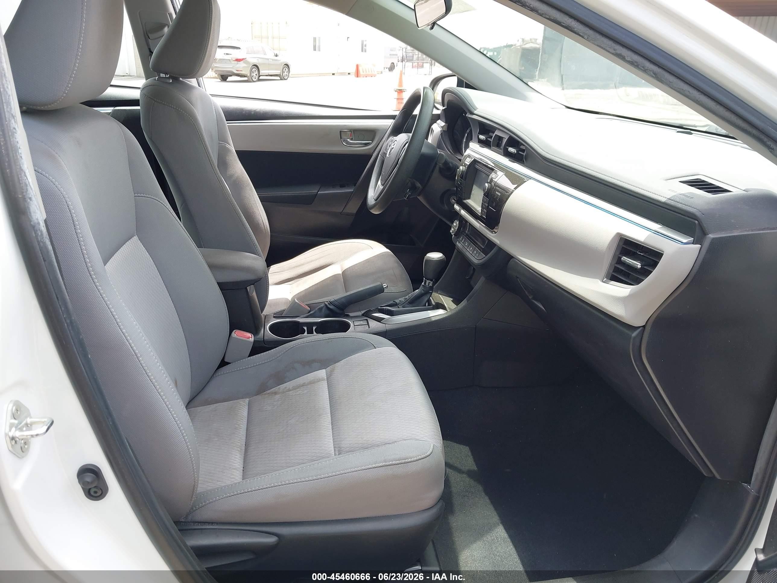2015 Toyota Corolla Le Plus White vin: 5YFBURHE7FP225497