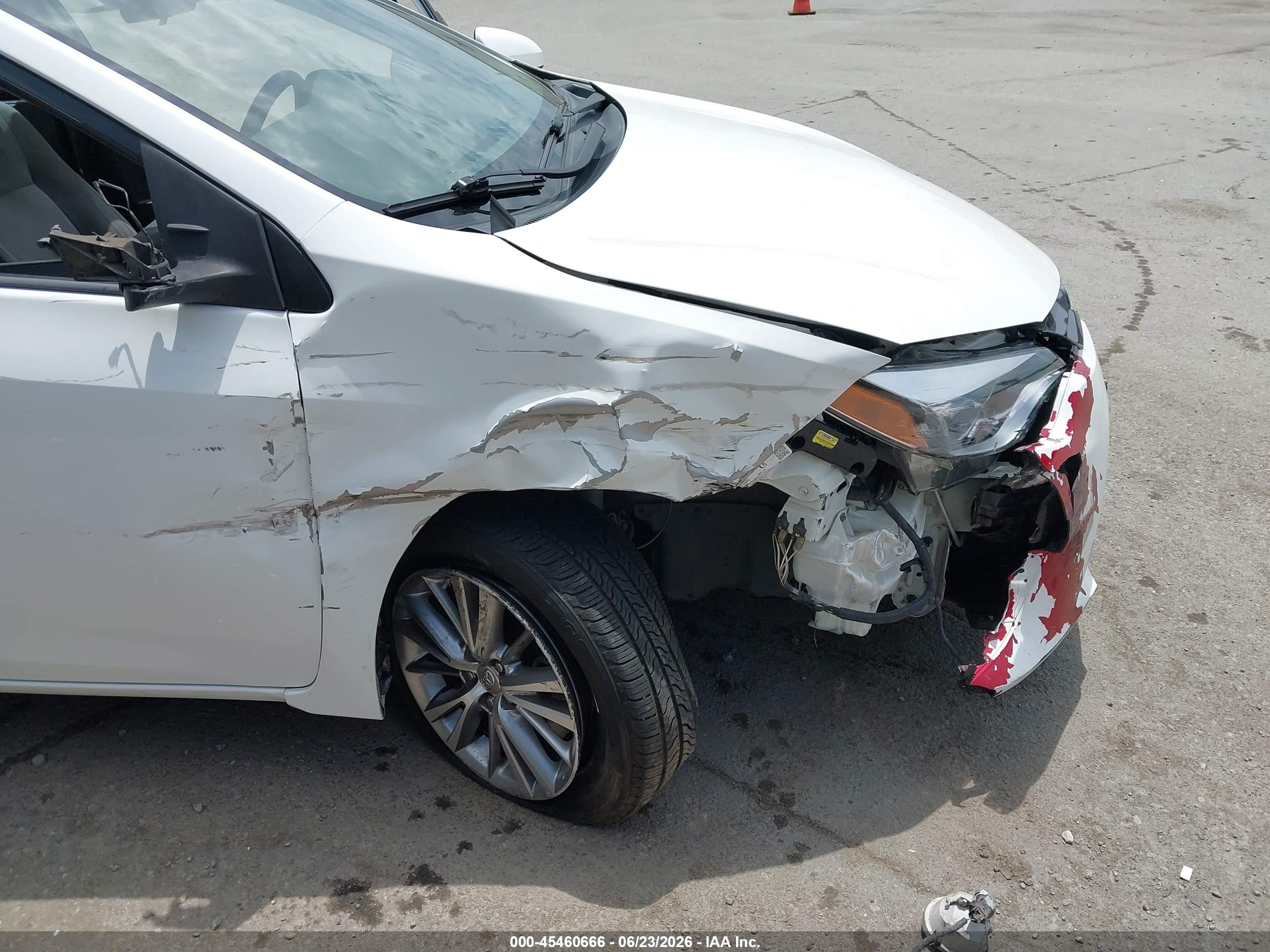 2015 Toyota Corolla Le Plus White vin: 5YFBURHE7FP225497