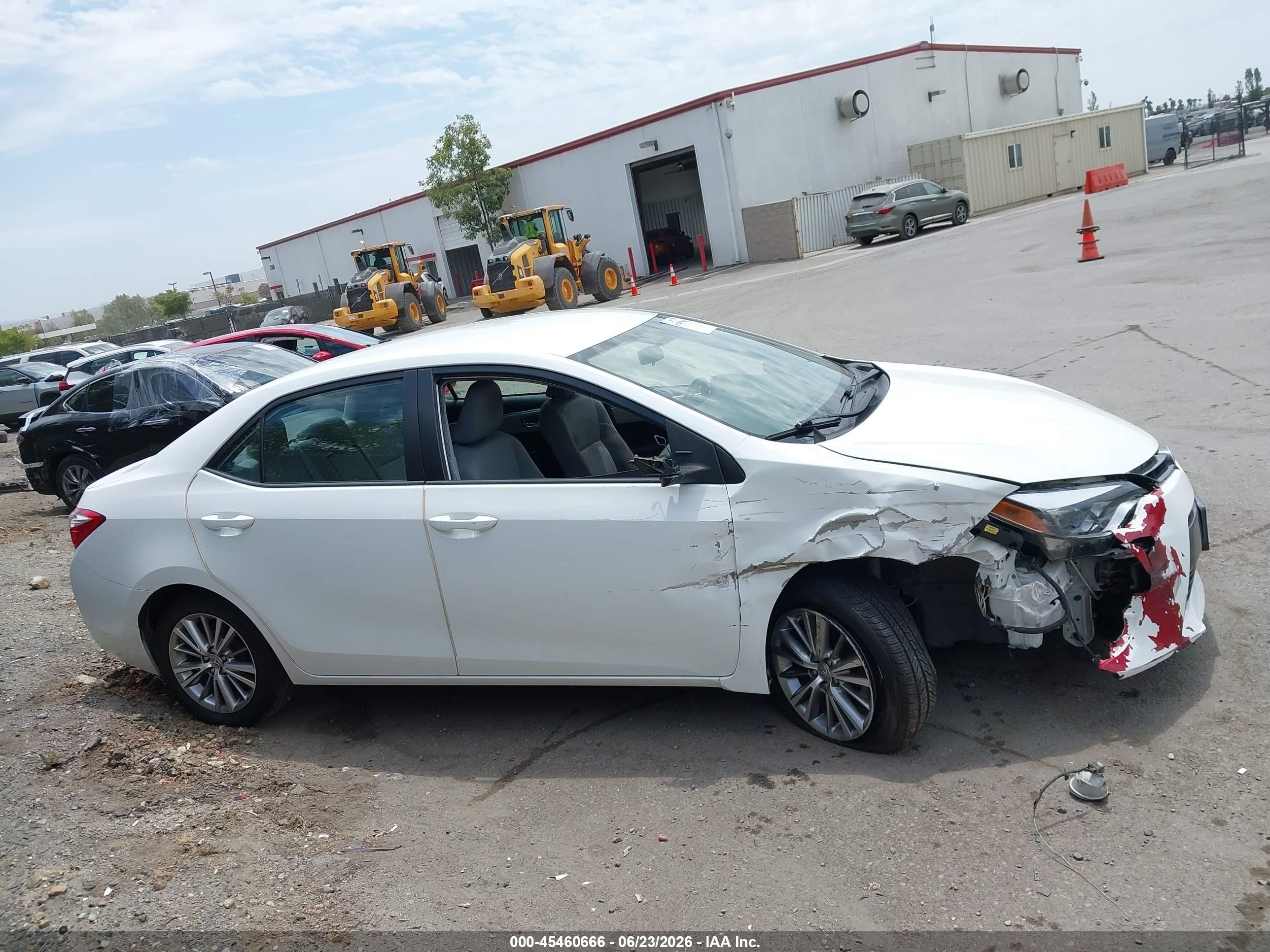 2015 Toyota Corolla Le Plus White vin: 5YFBURHE7FP225497
