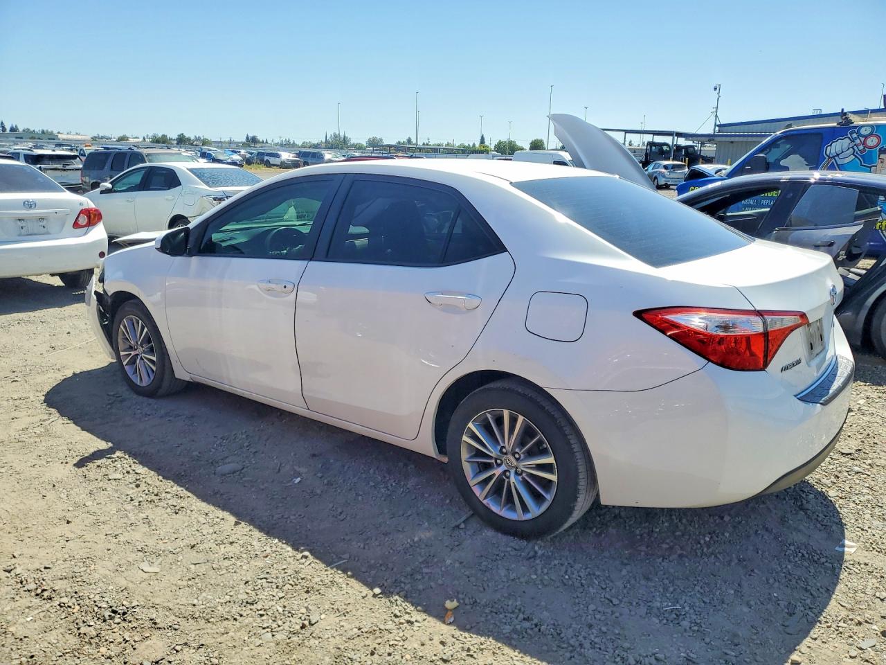 2015 Toyota Corolla Le Plus White vin: 5YFBURHE7FP227783