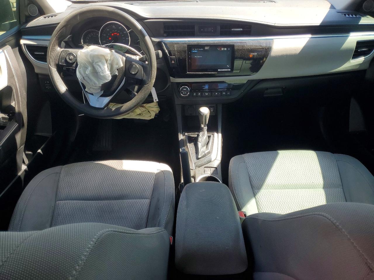 2015 Toyota Corolla Le Plus White vin: 5YFBURHE7FP227783
