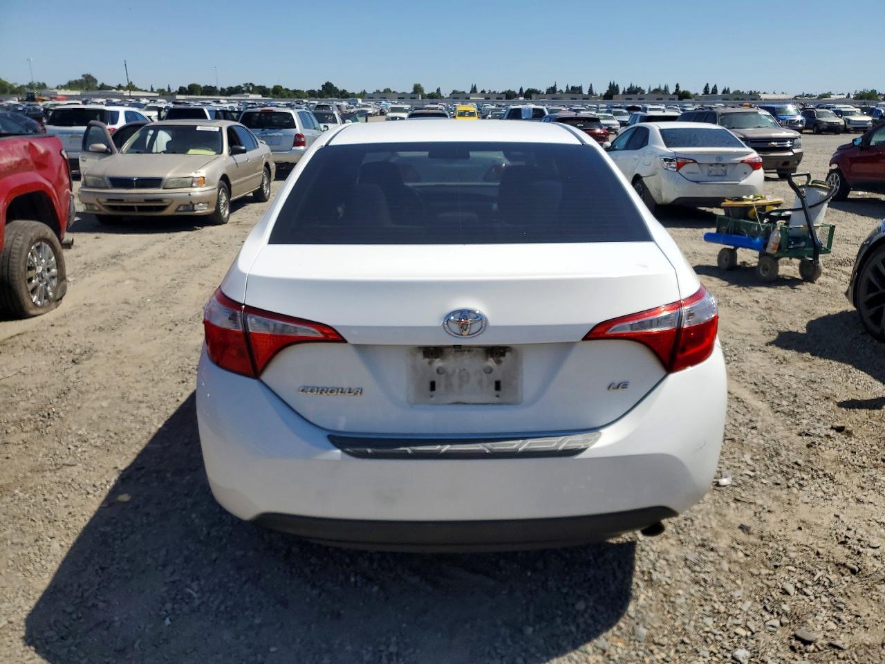 2015 Toyota Corolla Le Plus White vin: 5YFBURHE7FP227783