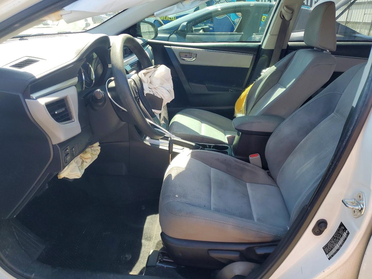 2015 Toyota Corolla Le Plus White vin: 5YFBURHE7FP227783