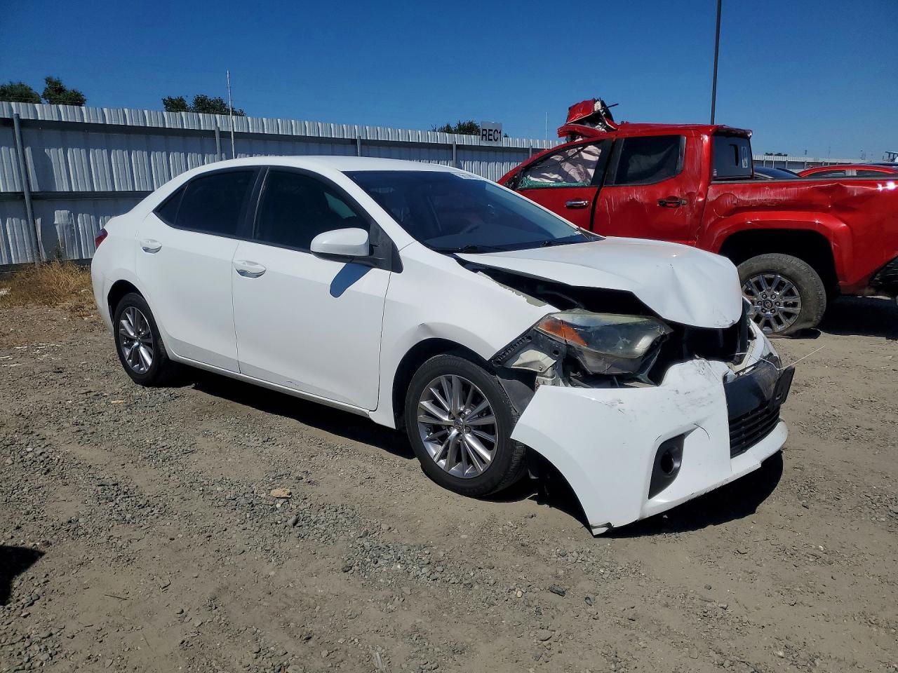 2015 Toyota Corolla Le Plus White vin: 5YFBURHE7FP227783