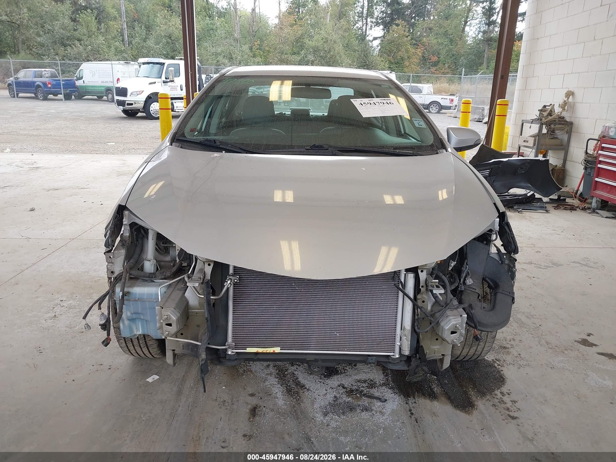 2015 Toyota Corolla Le Silver vin: 5YFBURHE7FP230246